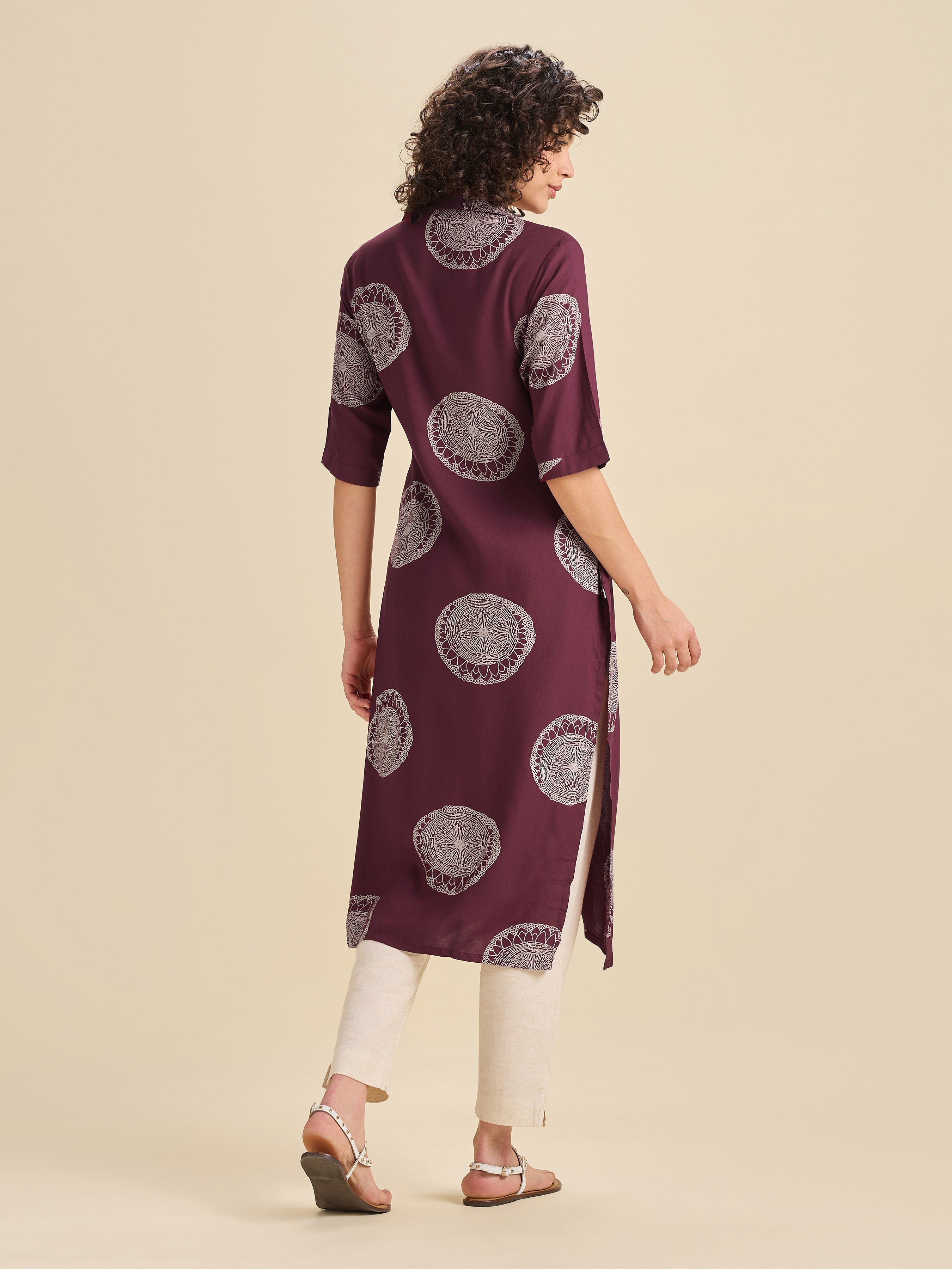 Maroon And White Viscose Printed Slitted Kurti