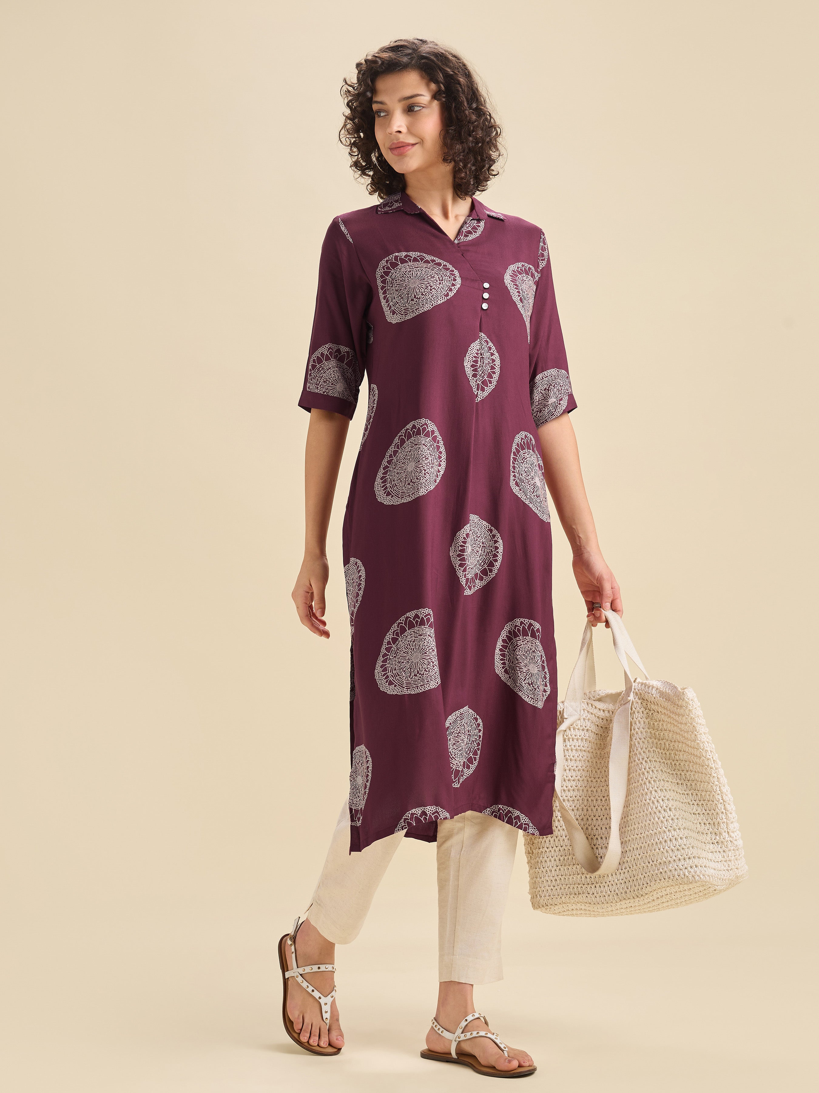 Maroon And White Viscose Printed Slitted Kurti