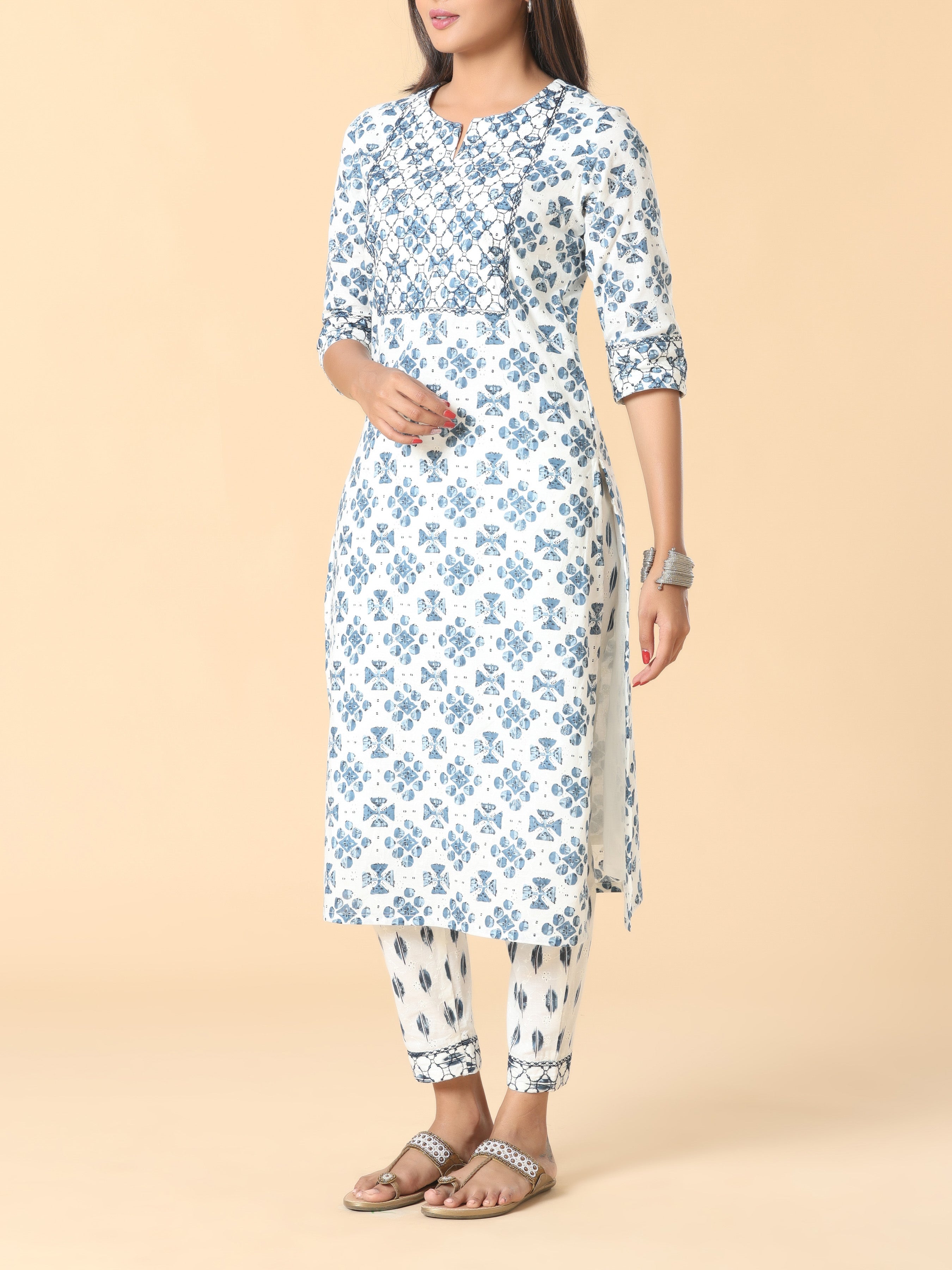 Multi Color Cotton Schiffli Printed Kurti With Bottom