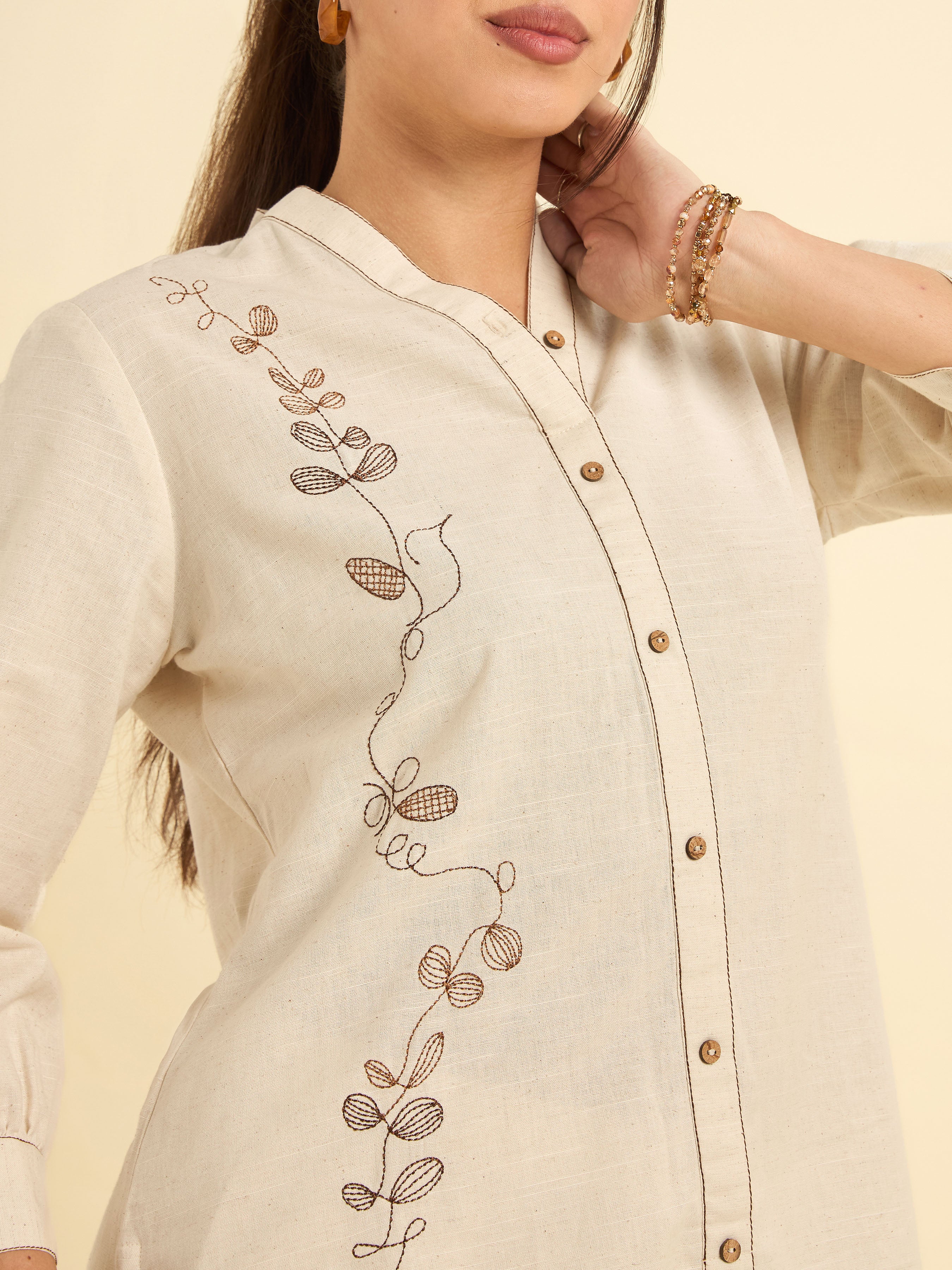 Women Wearing Ivory Cotton Flax Slub Tunic Set With Parallel Pant And Embroidery