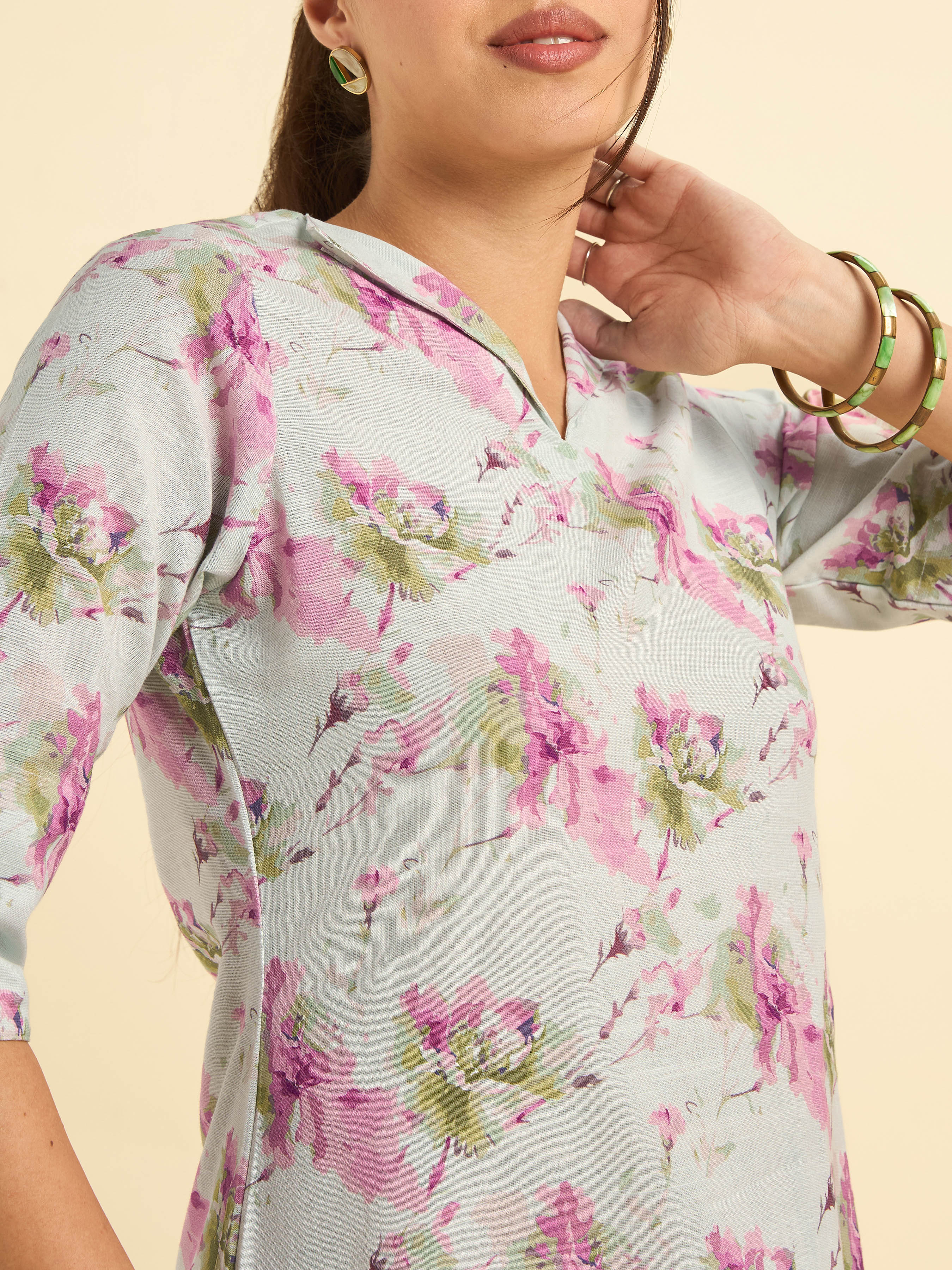 Ivory And Blue Cotton Flax Printed Kurti With Bottom