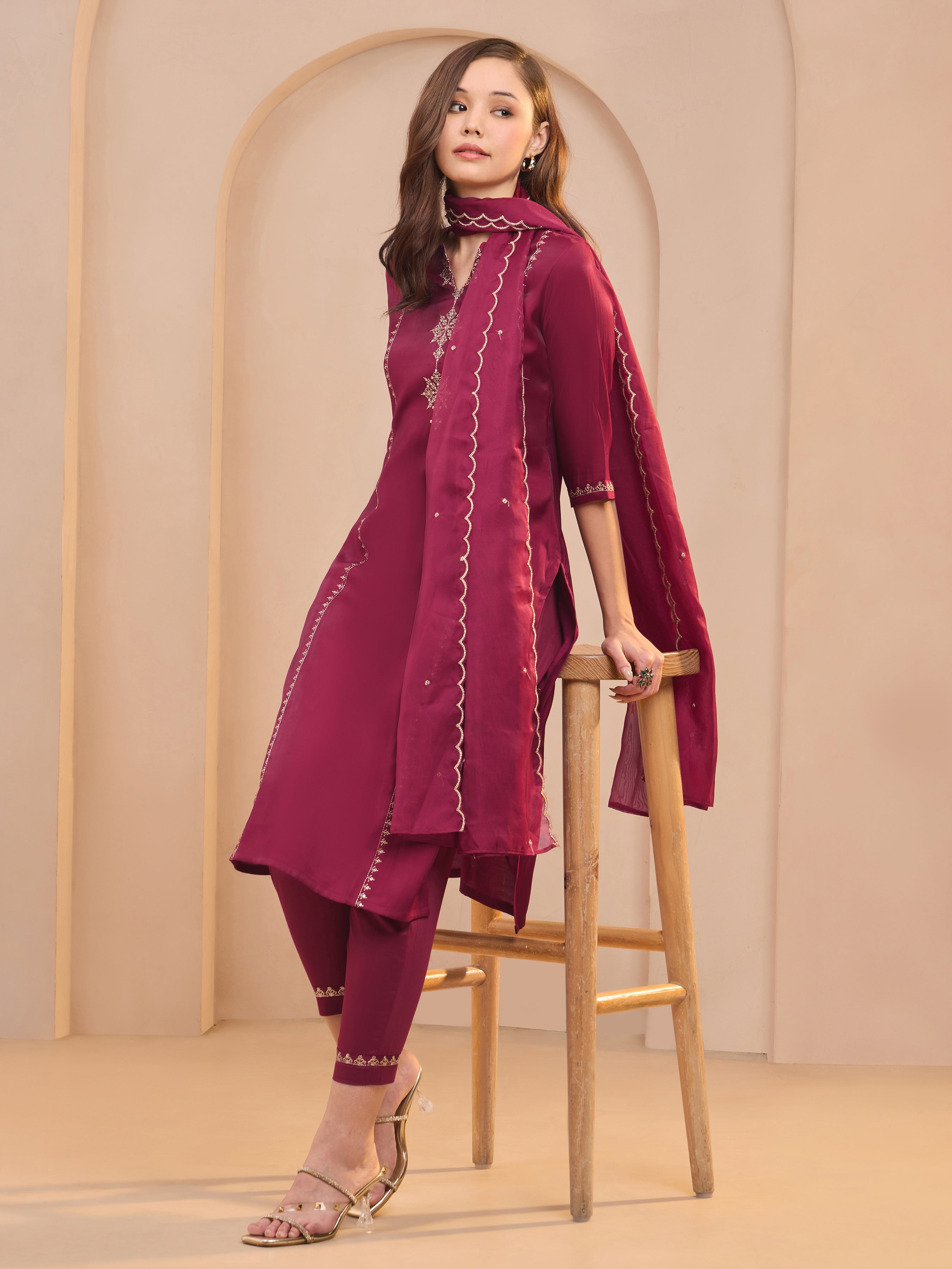 Majenta Viscose Blend Kurti Set & Dupatta With Sequins Embroidery