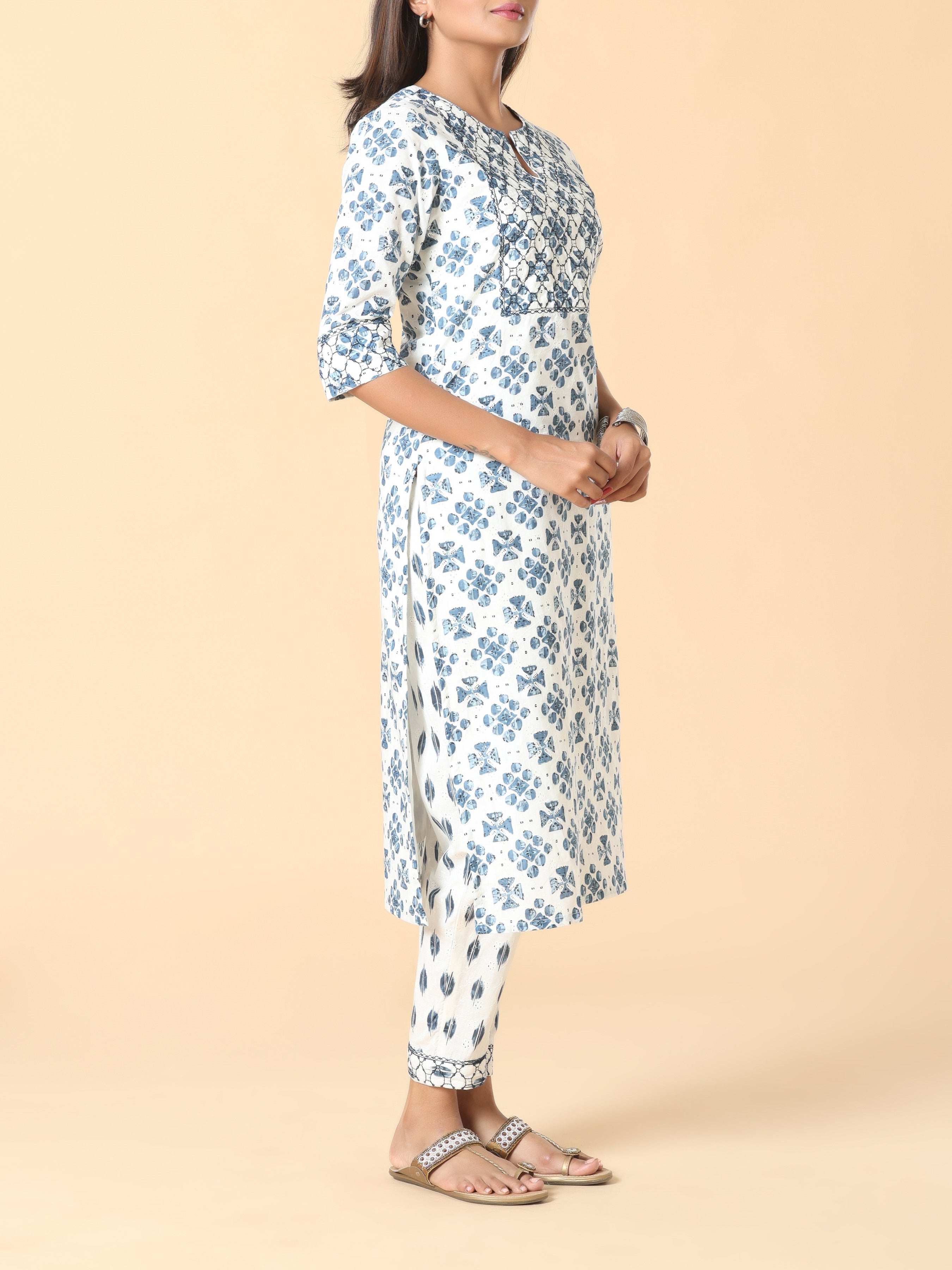 Multi Color Cotton Schiffli Printed Kurti With Bottom