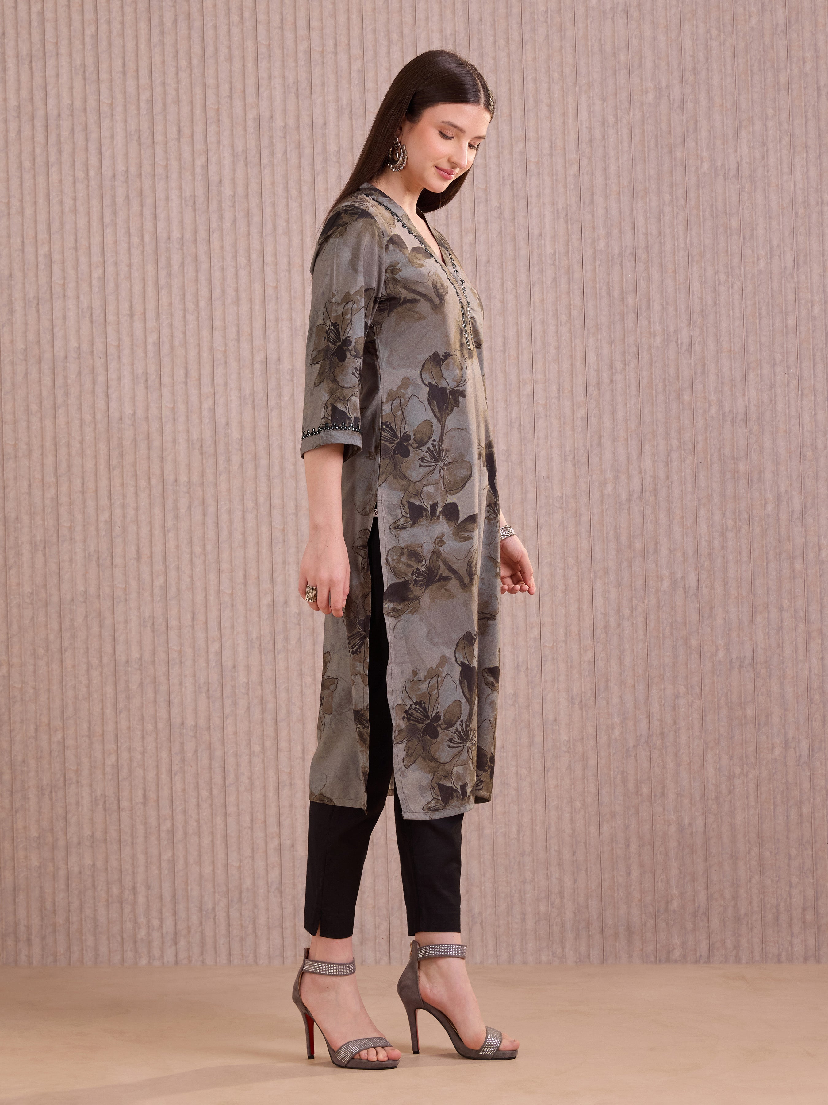 Women Wearing Grey Viscose Blend Printed Kurti With Mirror Work