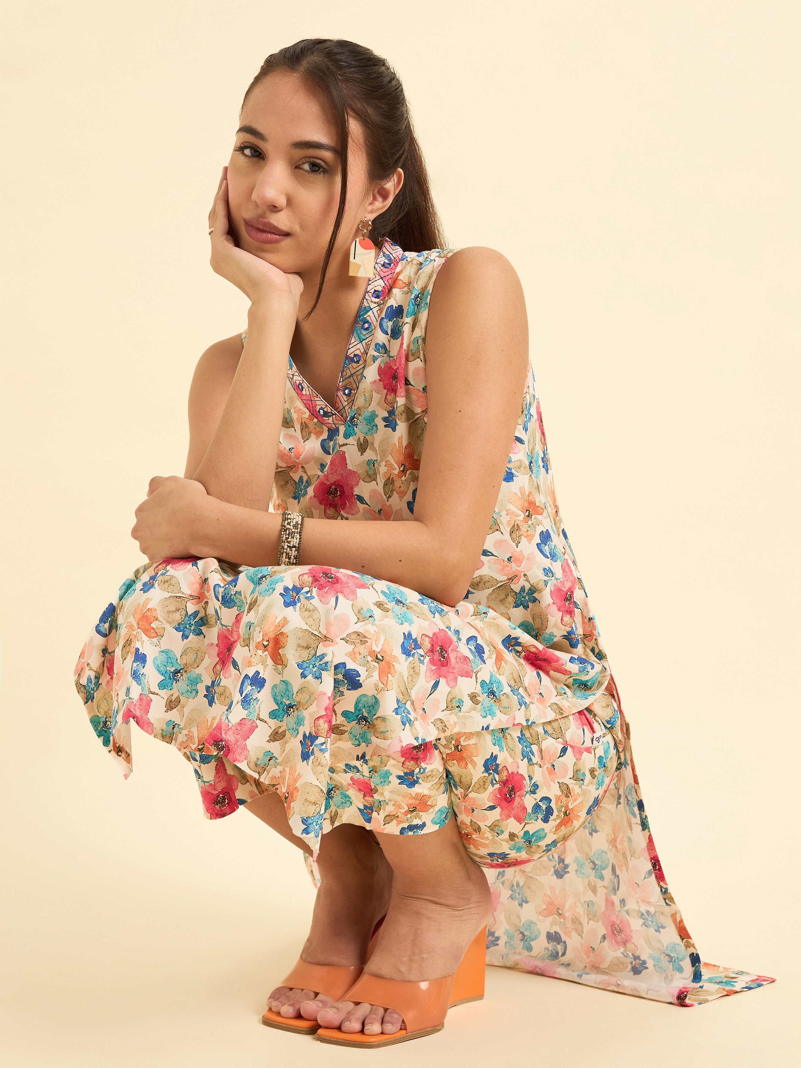 Women Wearing Ivory Multi Colour Cotton Flax Printed Sleeveless Kurti Set With Mirror Work Embroidery