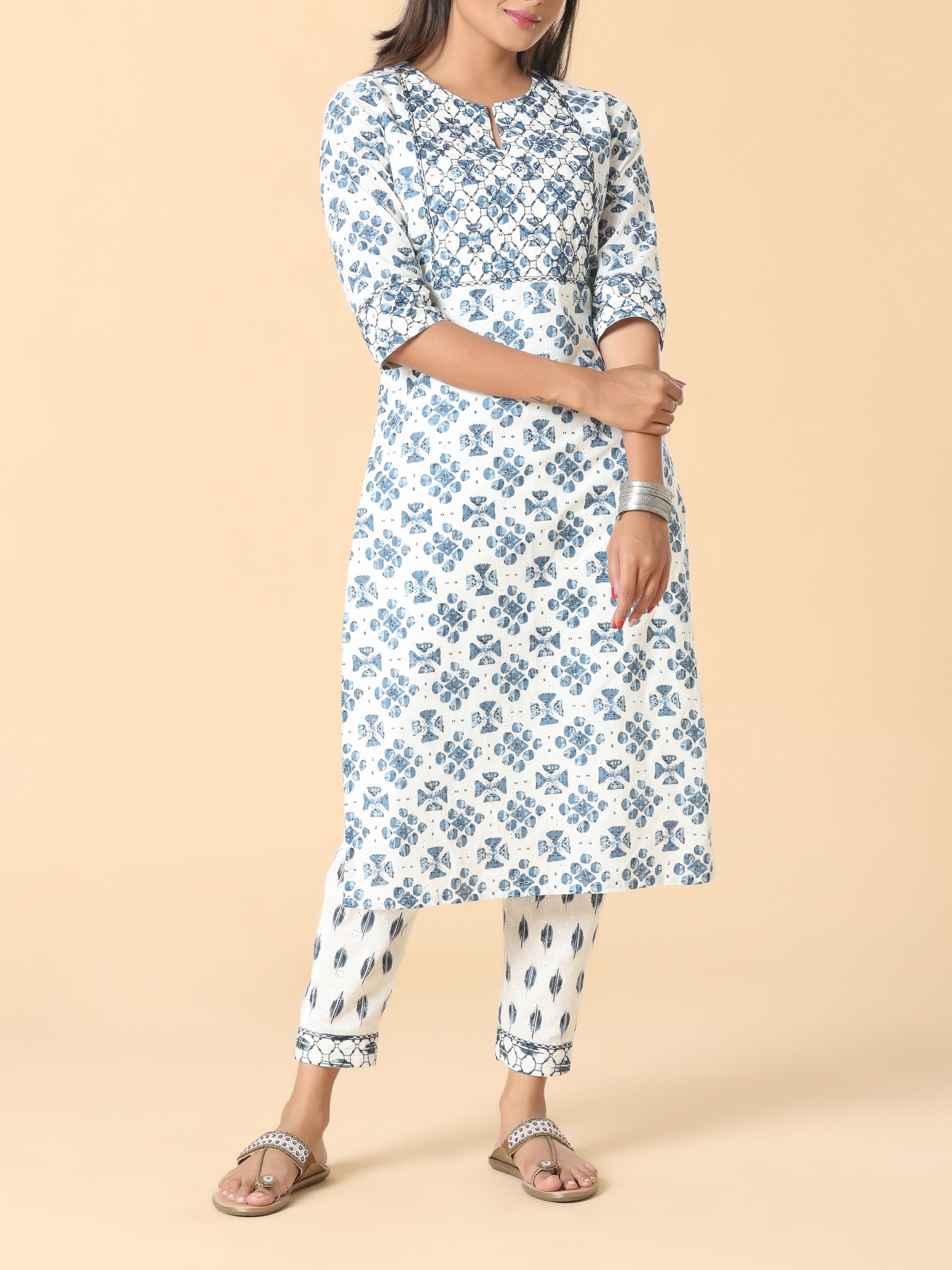 Multi Color Cotton Schiffli Printed Kurti With Bottom