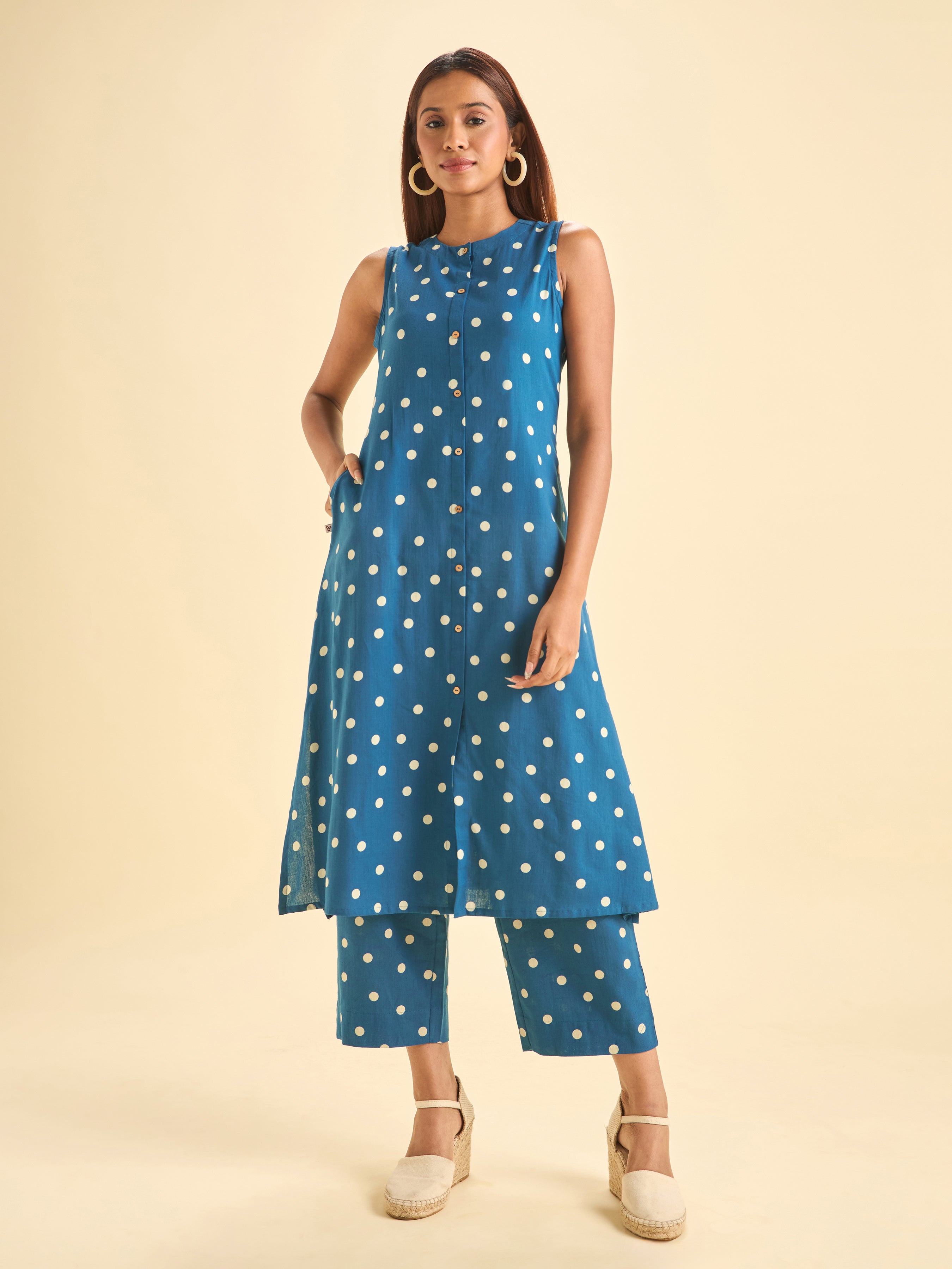 Classic Blue Ivory Cotton Flax Printed Flared Sleeveless Kurti Set With Centre Cut