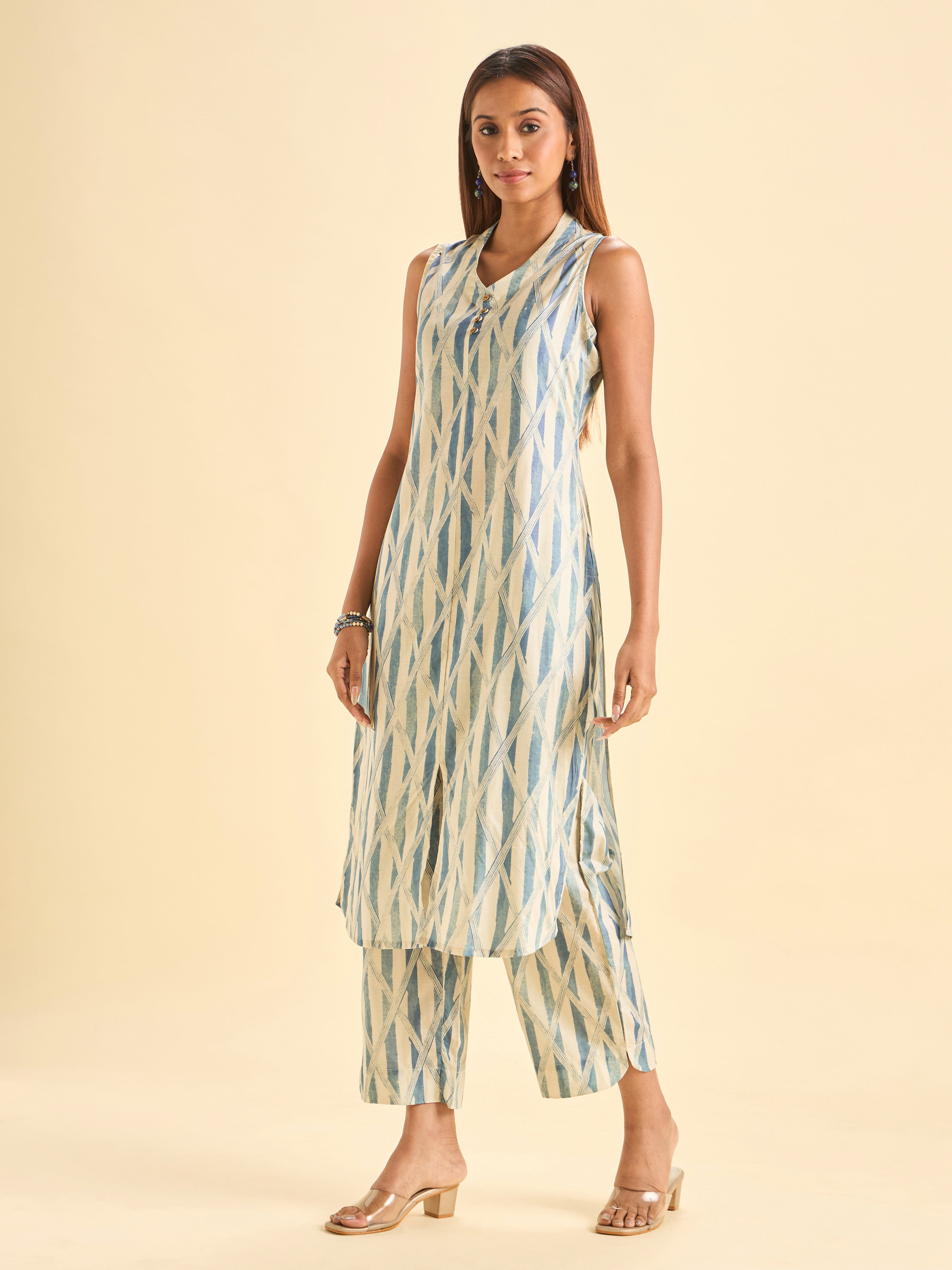 Ivory And Blue Pure Cotton Printed Sleeveless Slited Kurti Set With Liberty Cut
