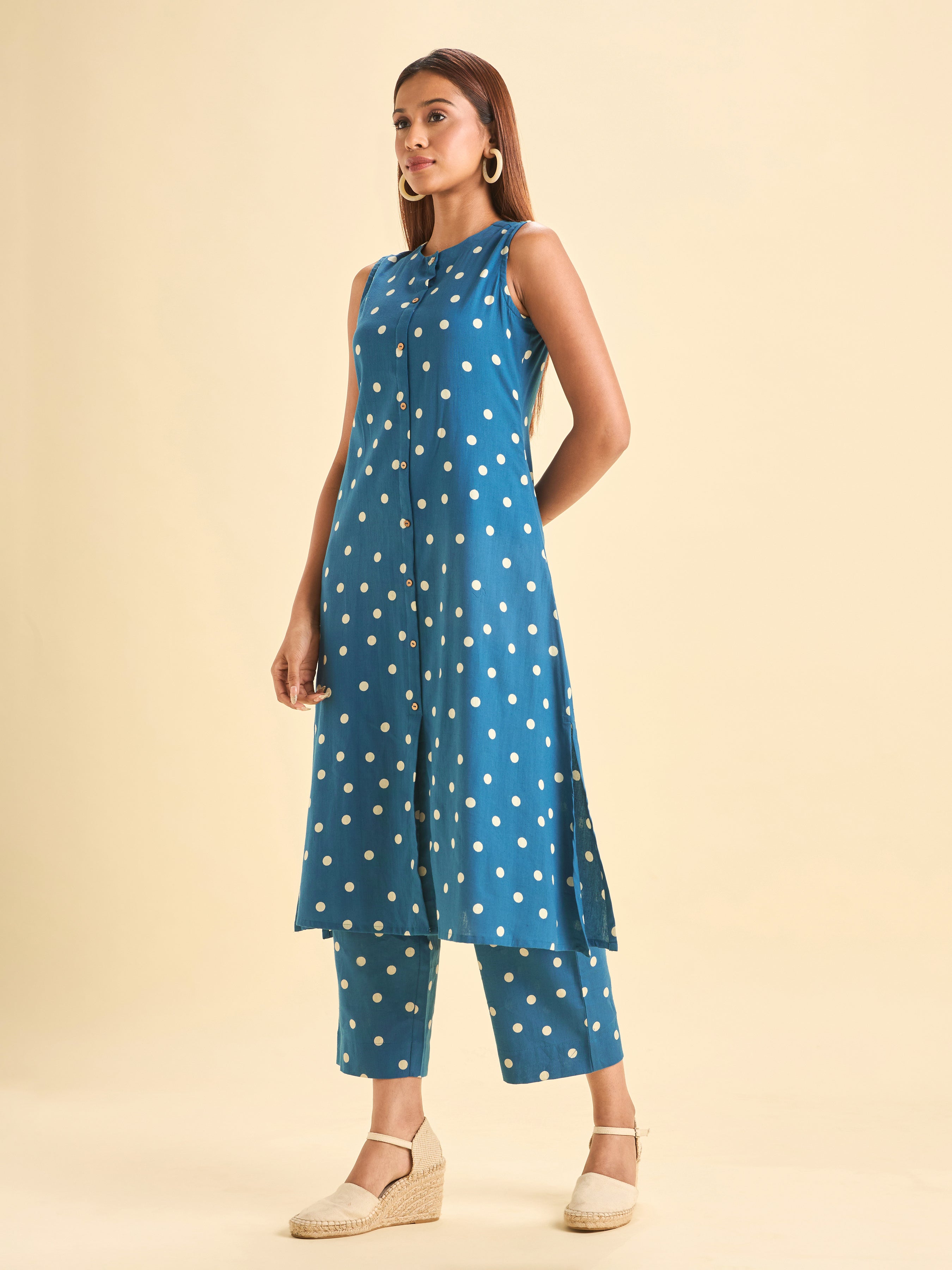Classic Blue Ivory Cotton Flax Printed Flared Sleeveless Kurti Set With Centre Cut