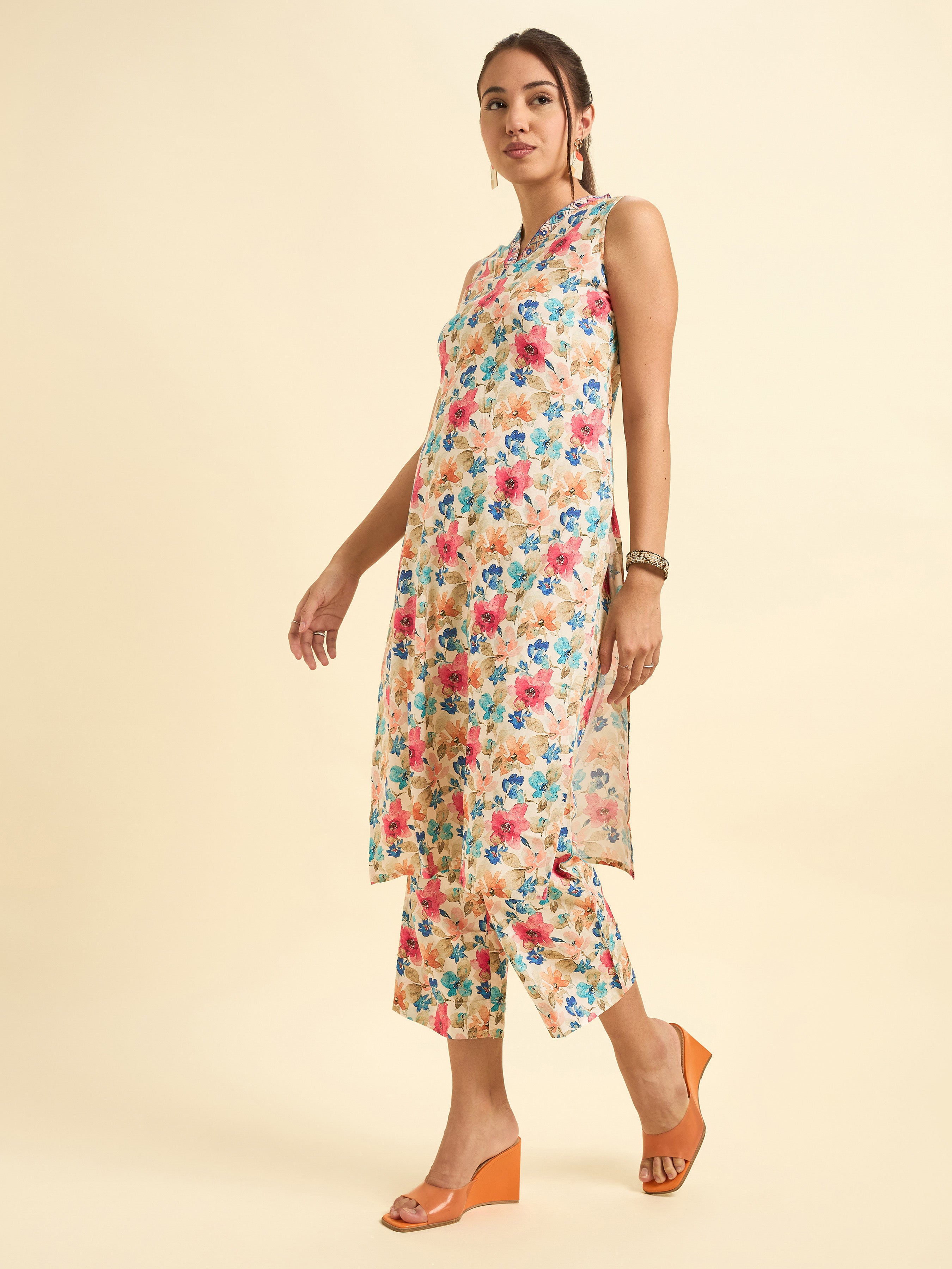 Women Wearing Ivory Multi Colour Cotton Flax Printed Sleeveless Kurti Set With Mirror Work Embroidery