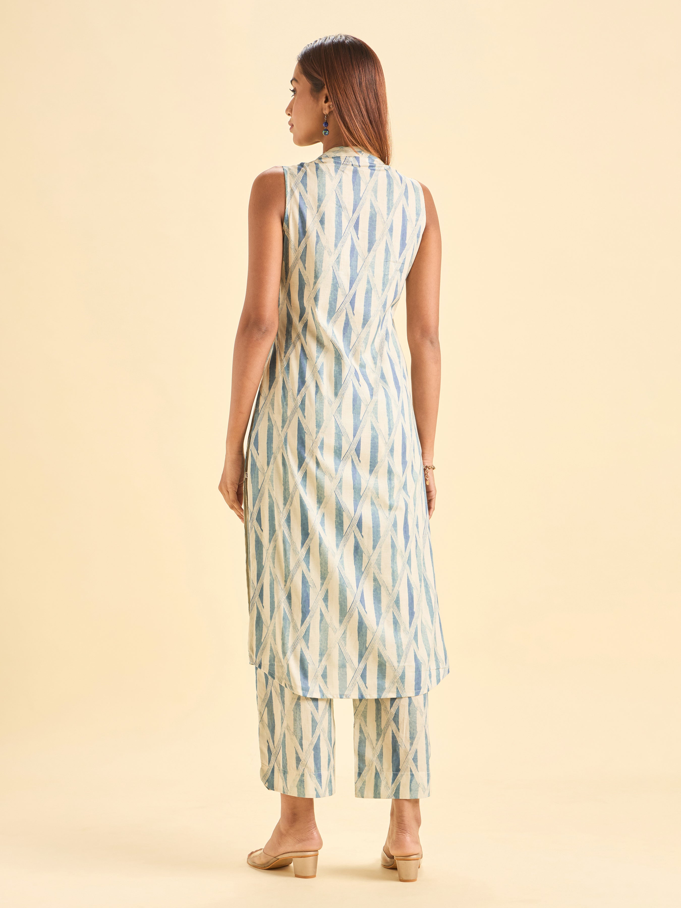 Ivory And Blue Pure Cotton Printed Sleeveless Slited Kurti Set With Liberty Cut