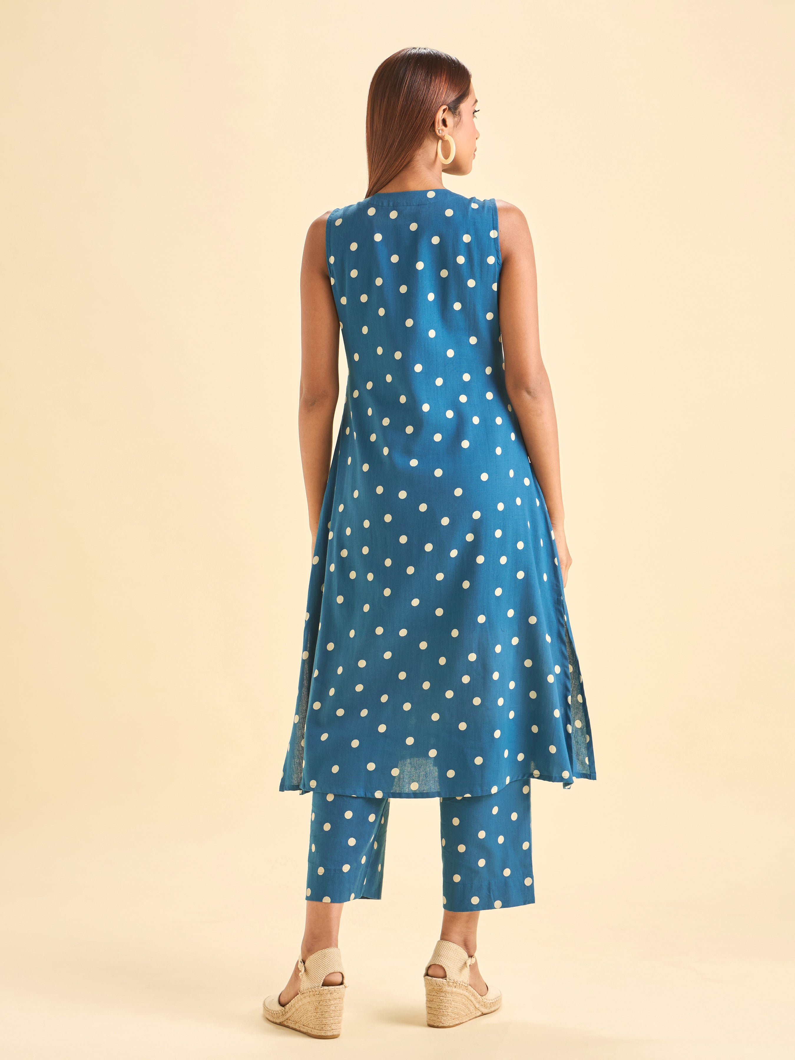 Classic Blue Ivory Cotton Flax Printed Flared Sleeveless Kurti Set With Centre Cut