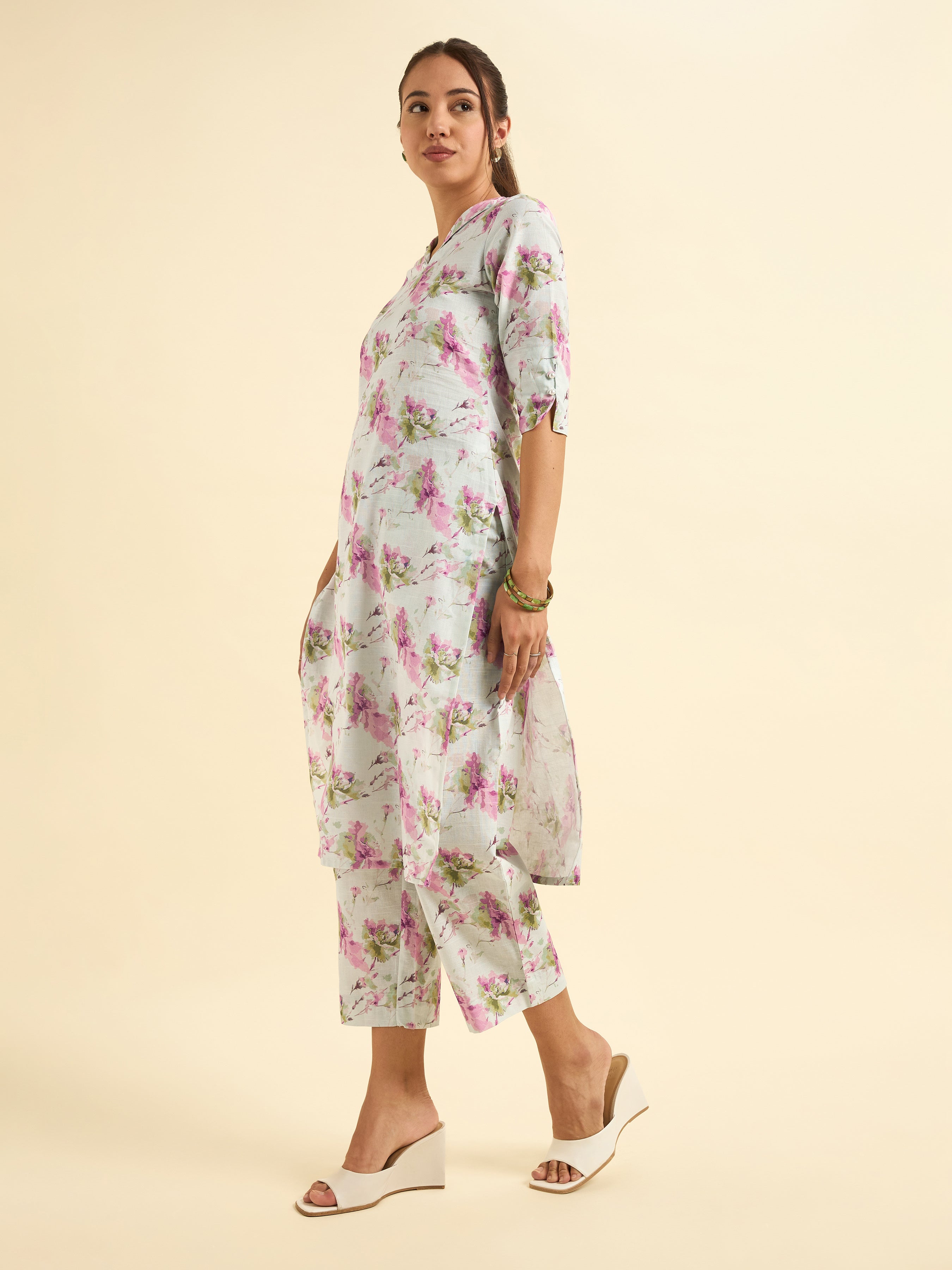 Ivory And Blue Cotton Flax Printed Kurti With Bottom