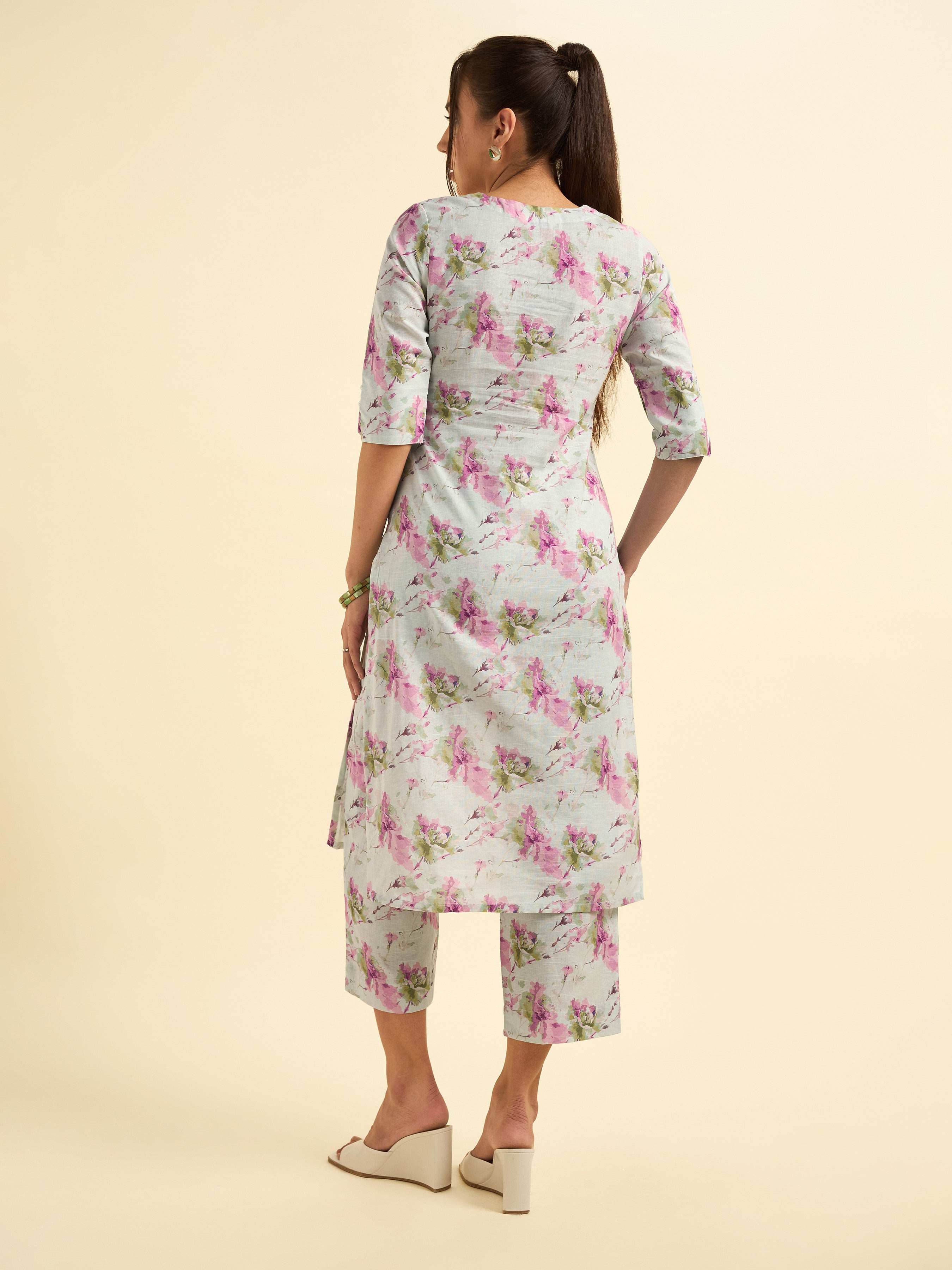 Ivory And Blue Cotton Flax Printed Kurti With Bottom