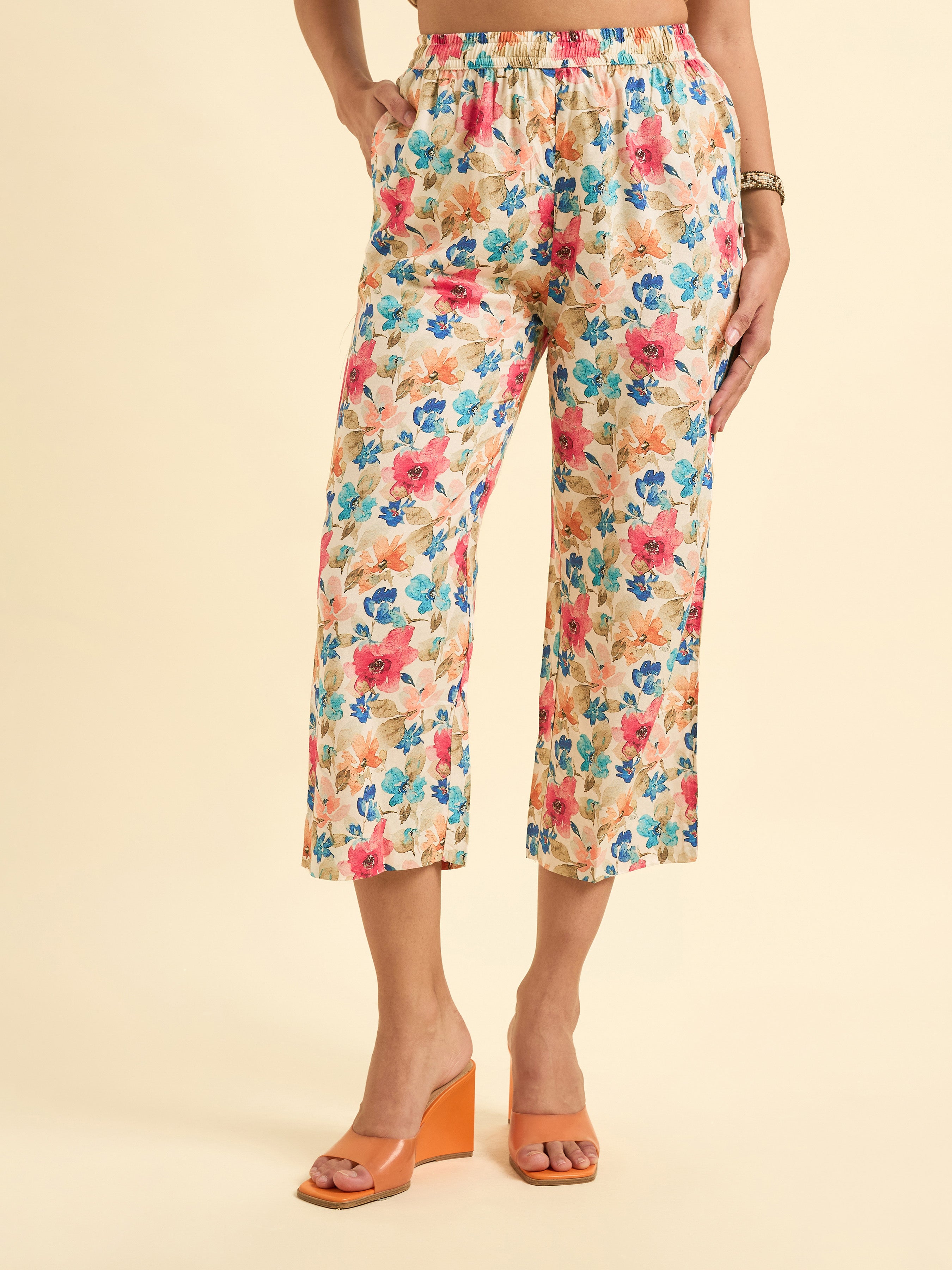 Women Wearing Ivory Multi Colour Cotton Flax Printed Sleeveless Kurti Set With Mirror Work Embroidery