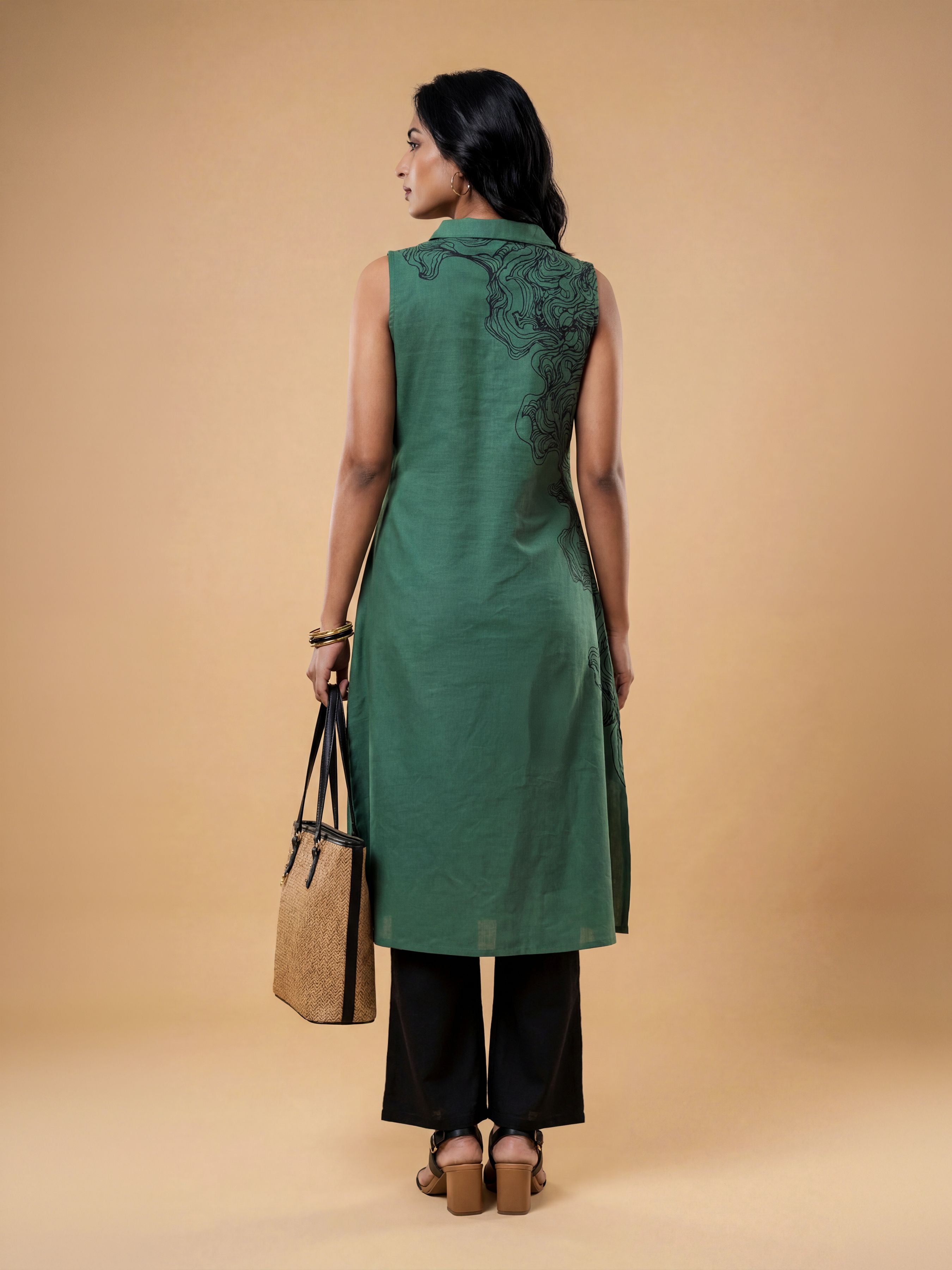 Green Cotton Flax Plain Flared Sleeveless Kurti With Placement Print