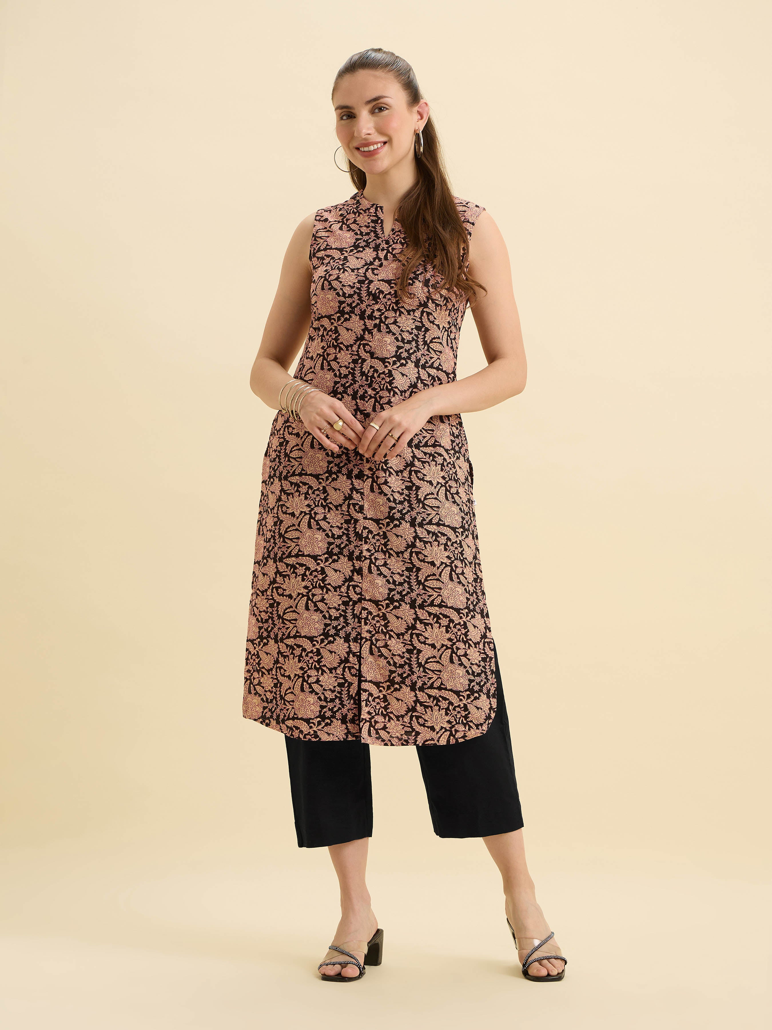 Black Multi Cotton Flax Printed Slit Kurti Set With Curved Hemline And Plain Bottom