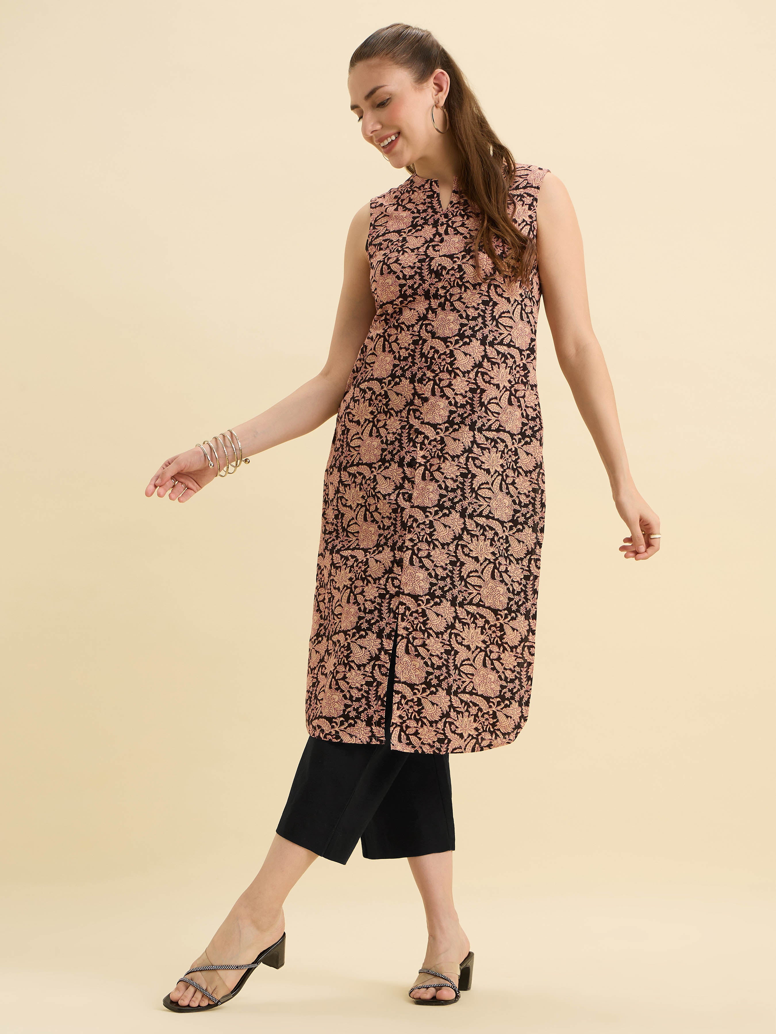 Black Multi Cotton Flax Printed Slit Kurti Set With Curved Hemline And Plain Bottom