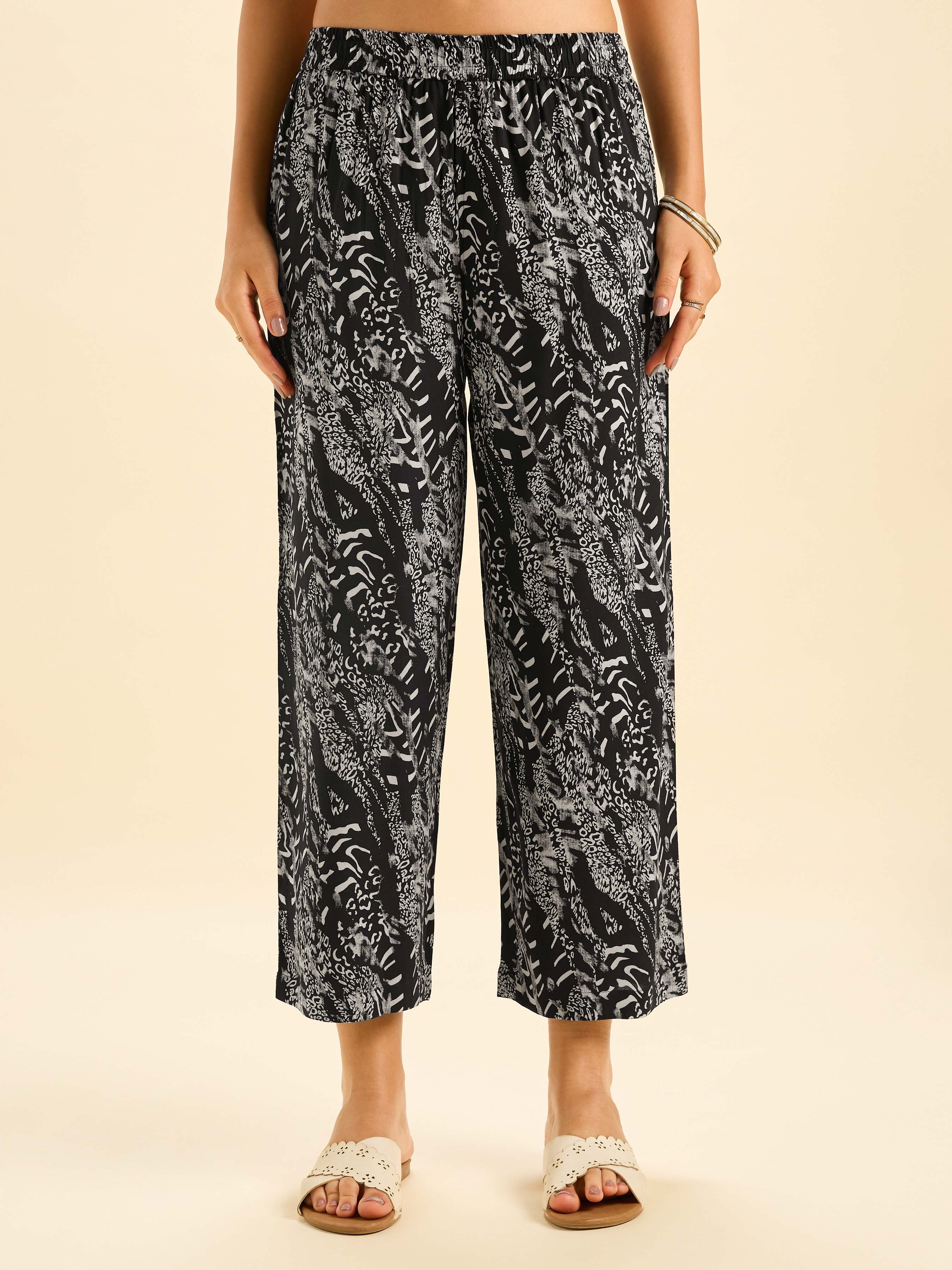 Black And White Viscose Printed Kurti Set With High- Low Hem