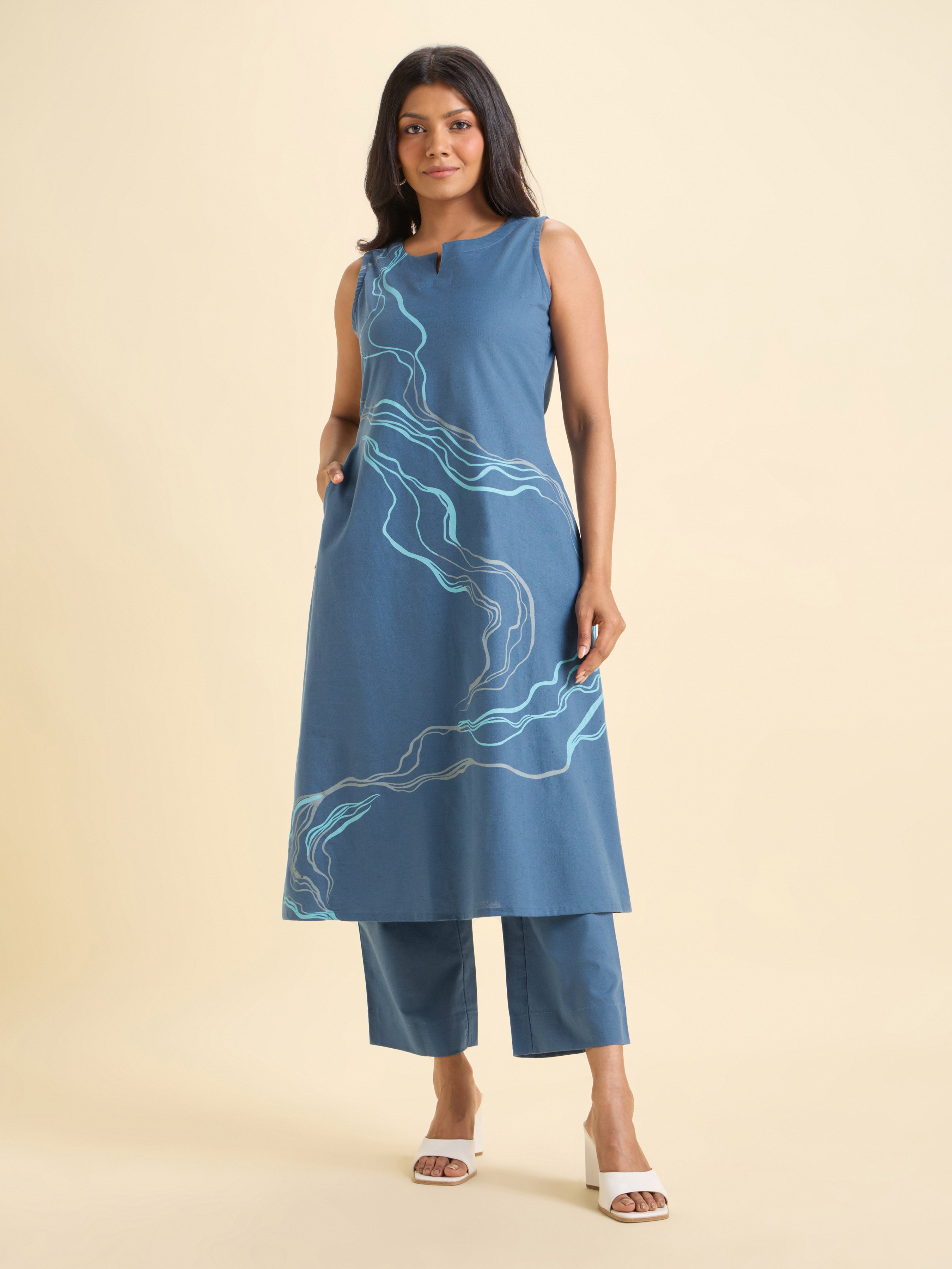 Blue Cotton Flax Kurti Set With Placement Print
