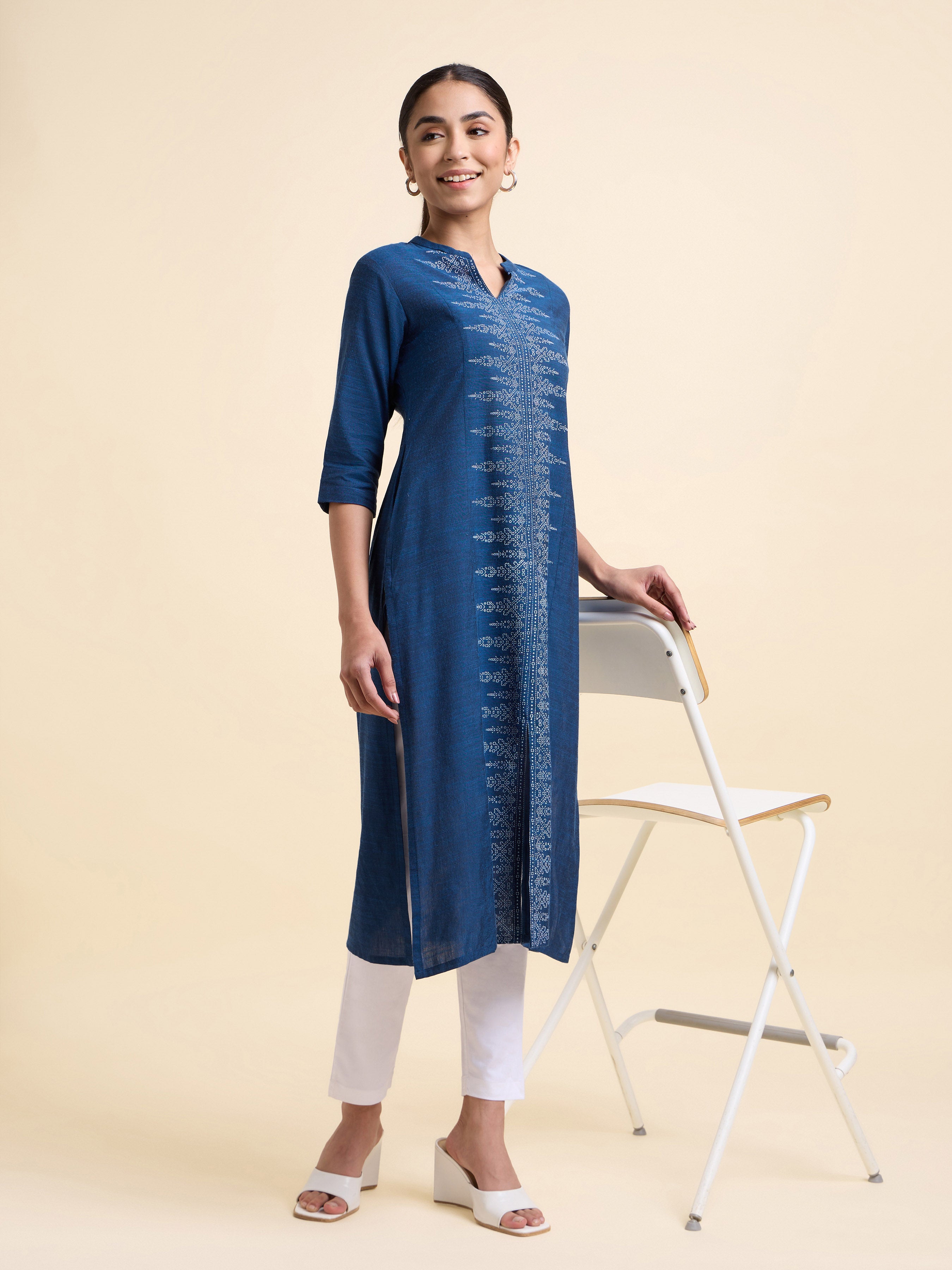 Blue Cotton Viscose Slitted Kurti With Placement Print