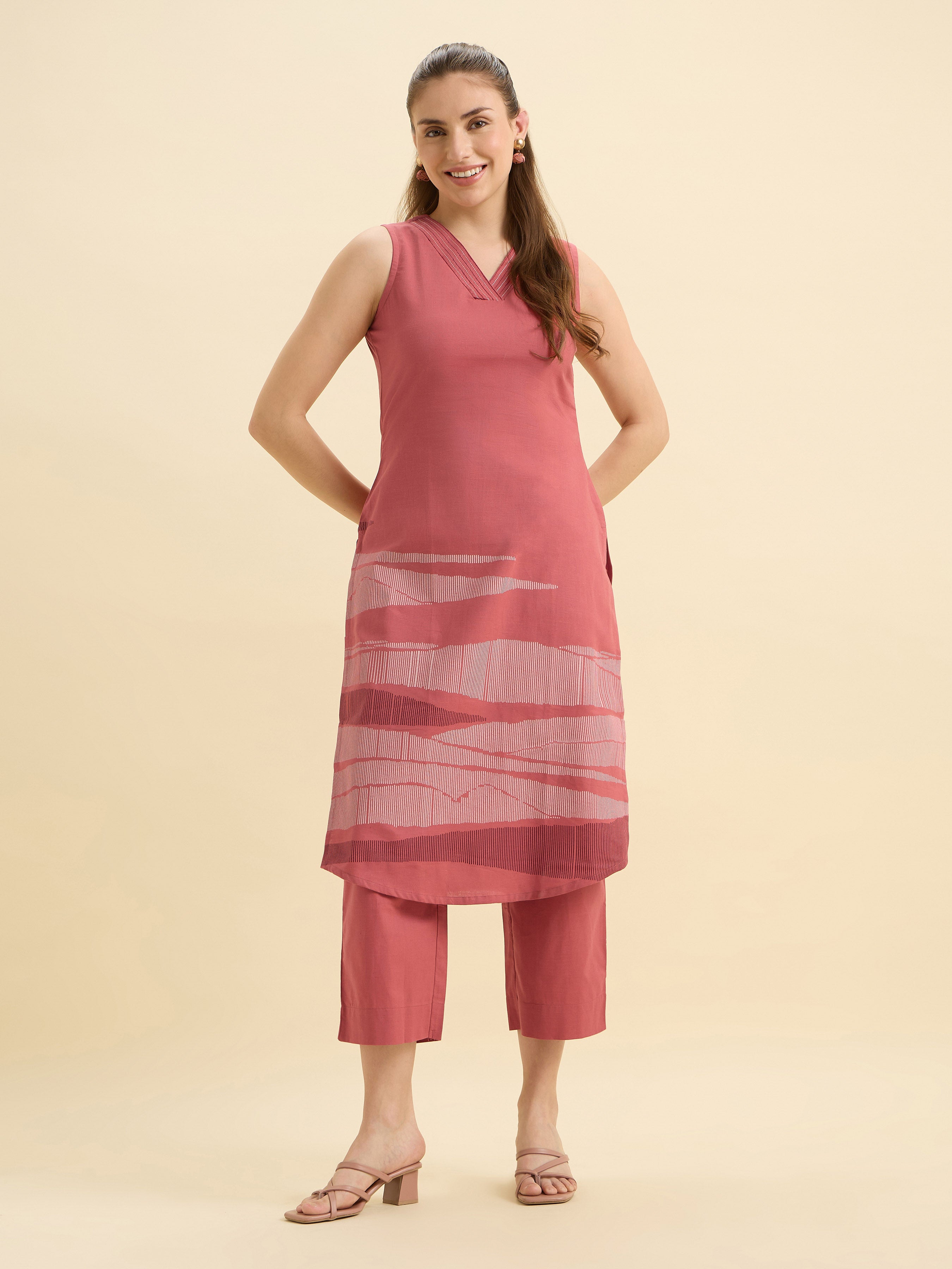 Blush Pink Cotton Flax Slub Placement Print Slited Sleeveless Kurti With Bottom And Embroidery