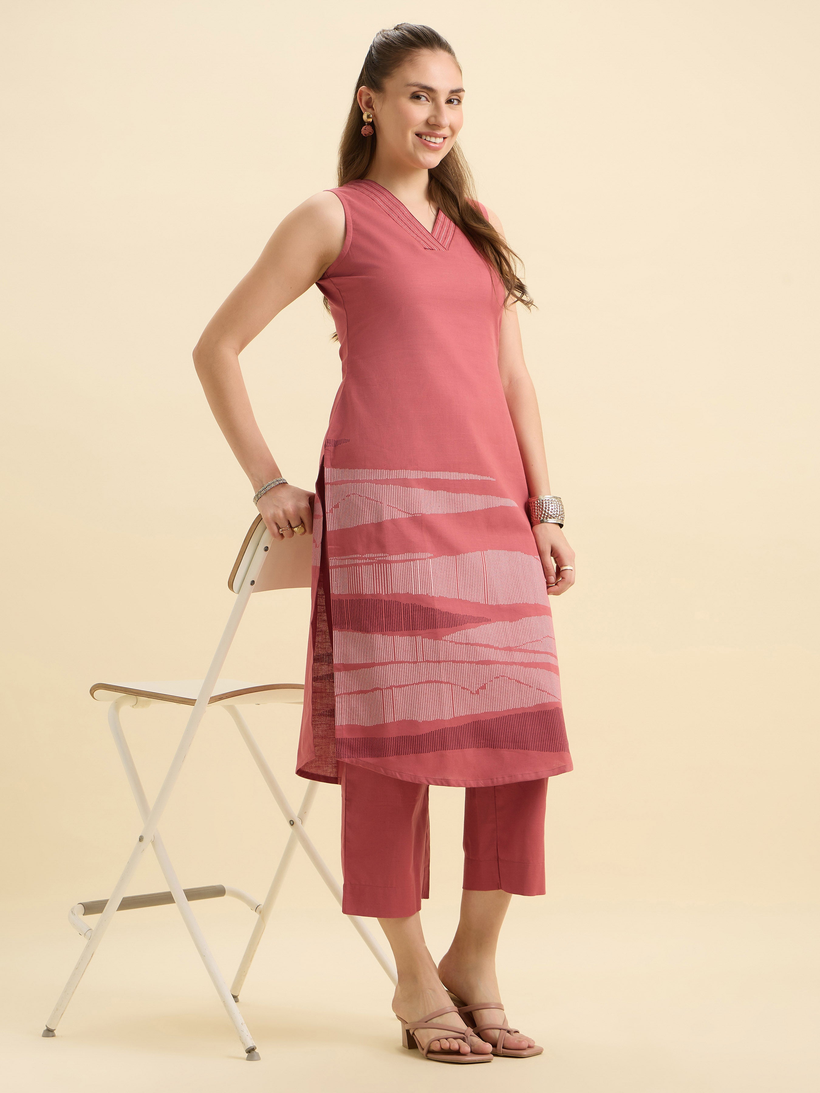 Blush Pink Cotton Flax Slub Placement Print Slited Sleeveless Kurti With Bottom And Embroidery