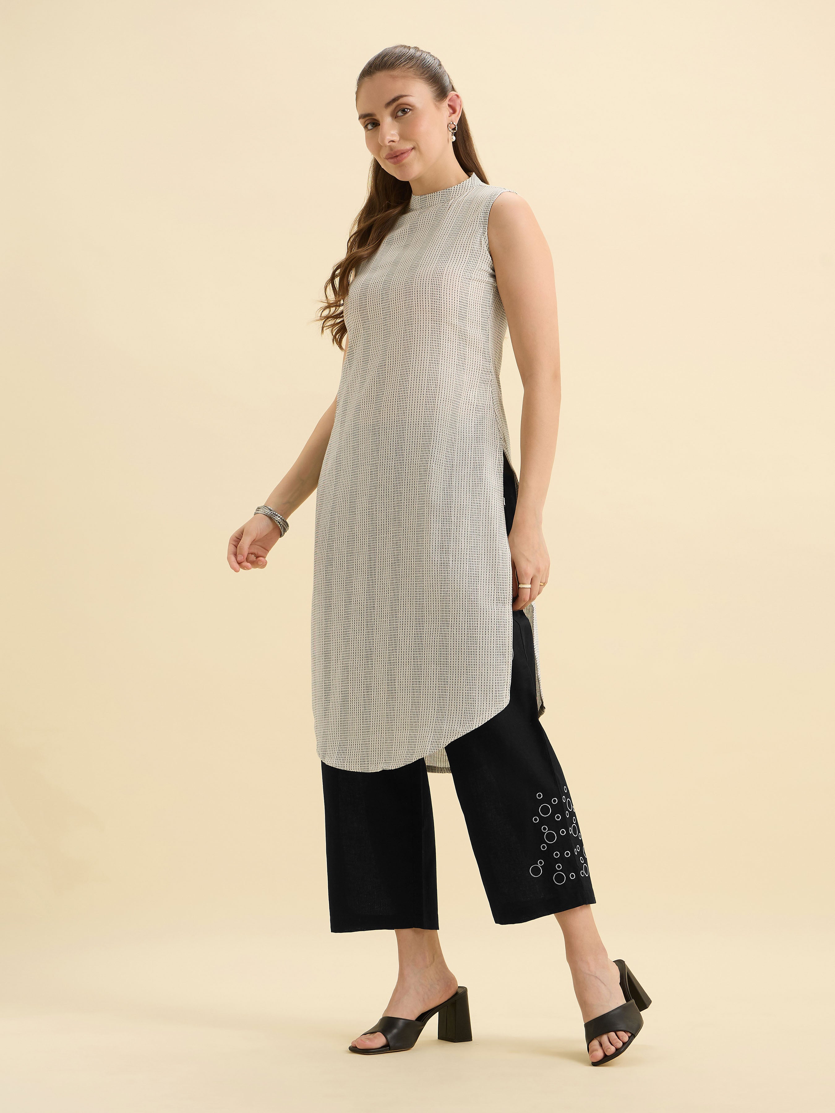 White Colour Cotton Flax Plain Slitted Sleeveless Kurti Set With Embroidery