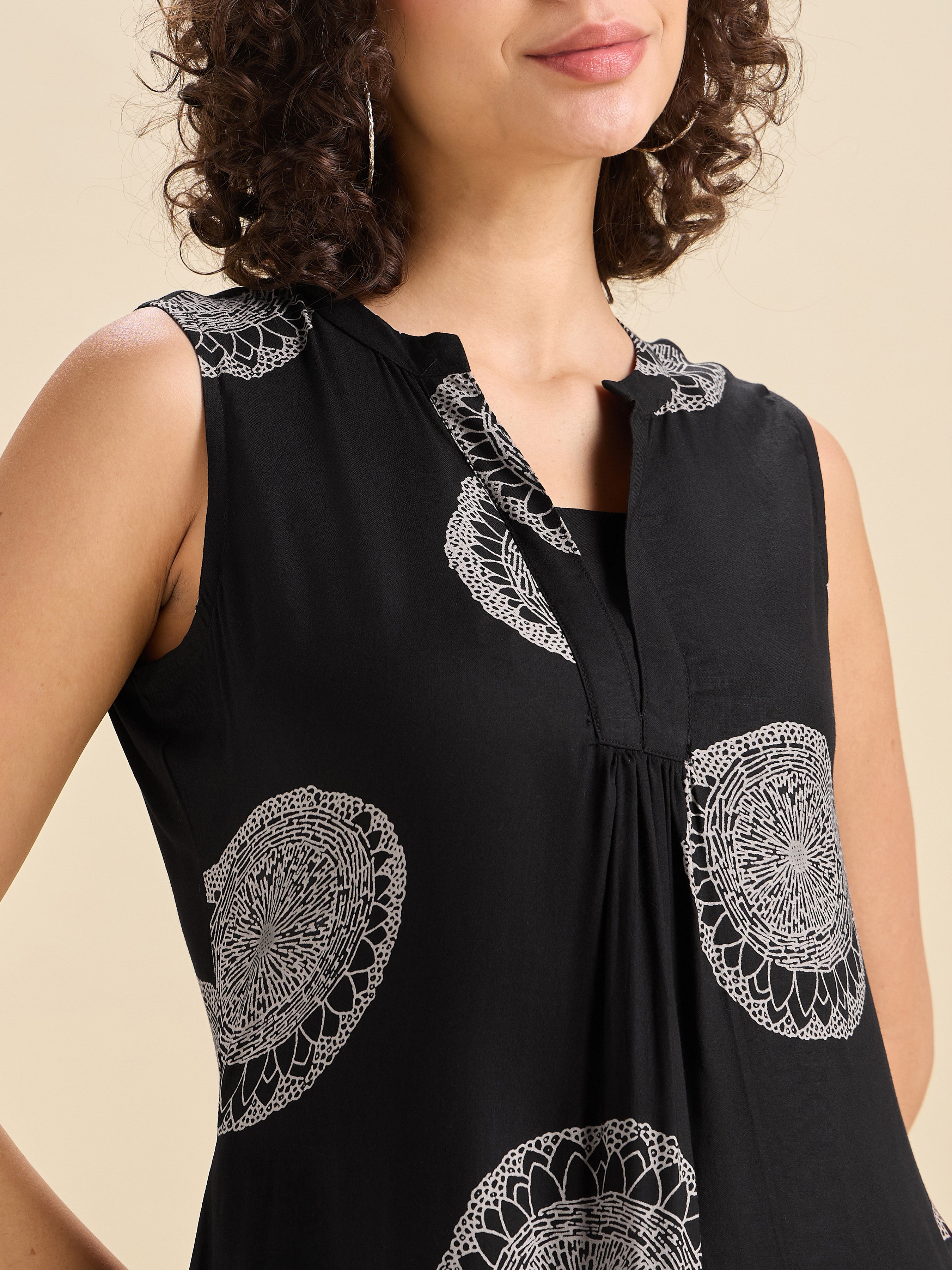 Black And Beige Viscose Printed Slited Sleeveless Kurti With Gathers
