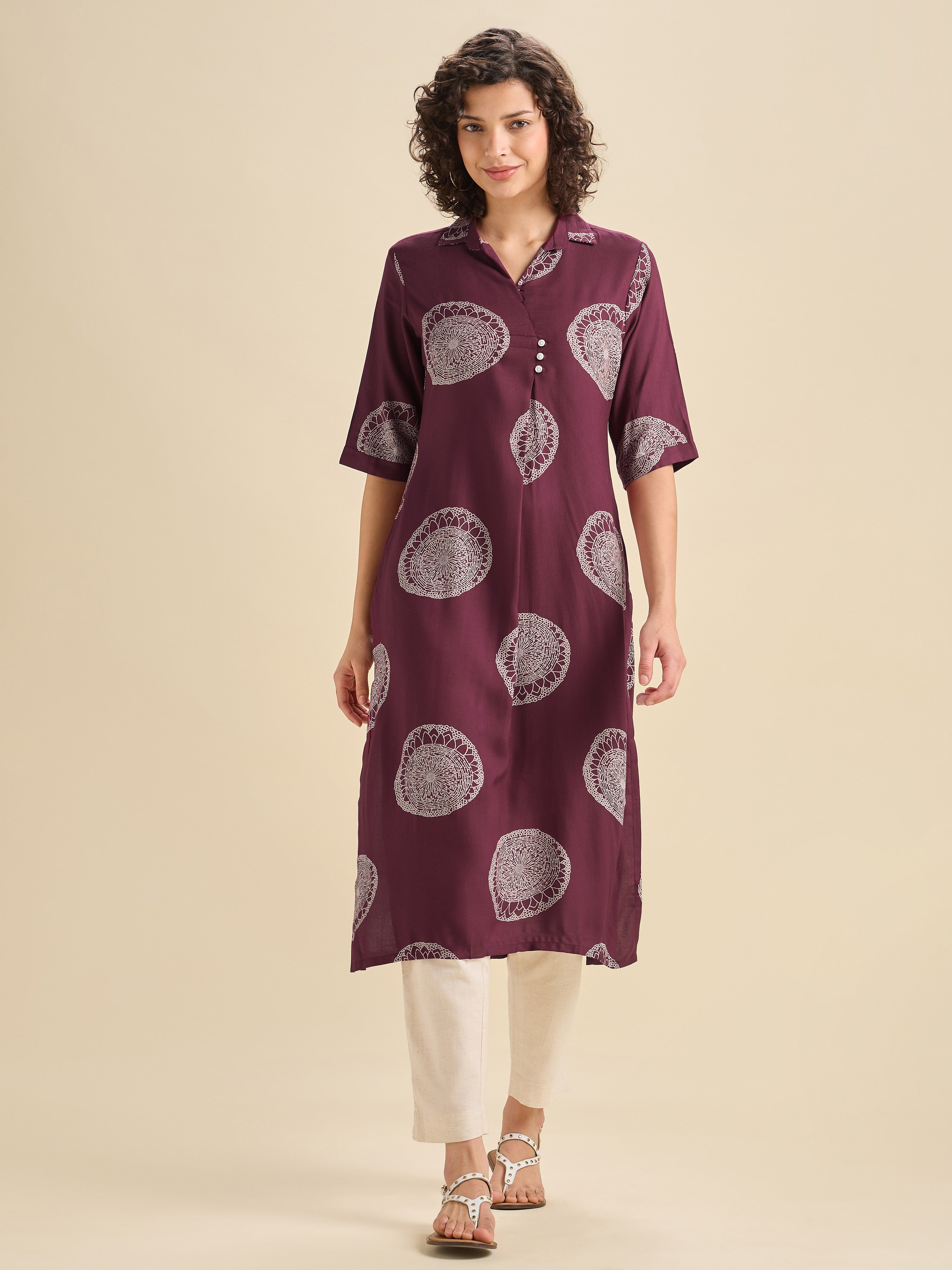 Maroon And White Viscose Printed Slitted Kurti