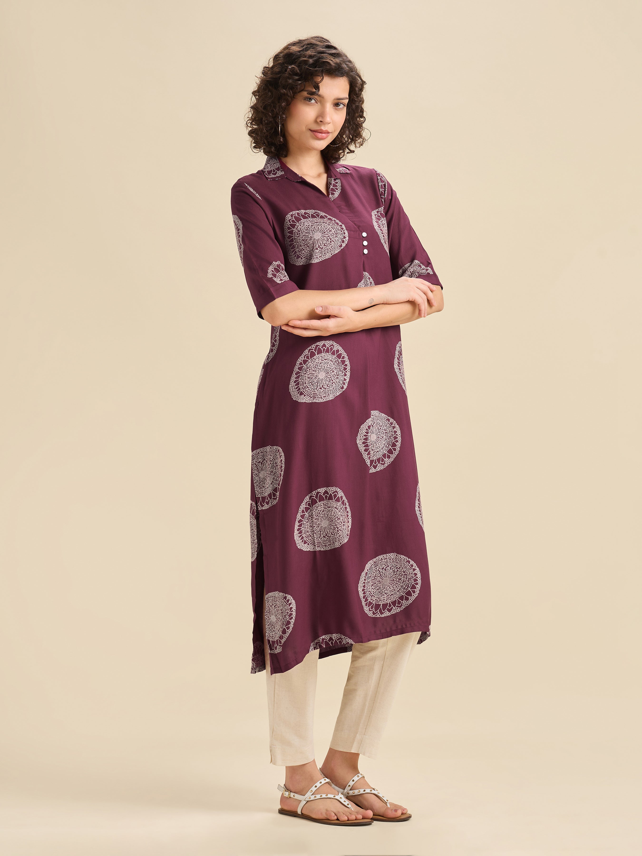 Maroon And White Viscose Printed Slitted Kurti