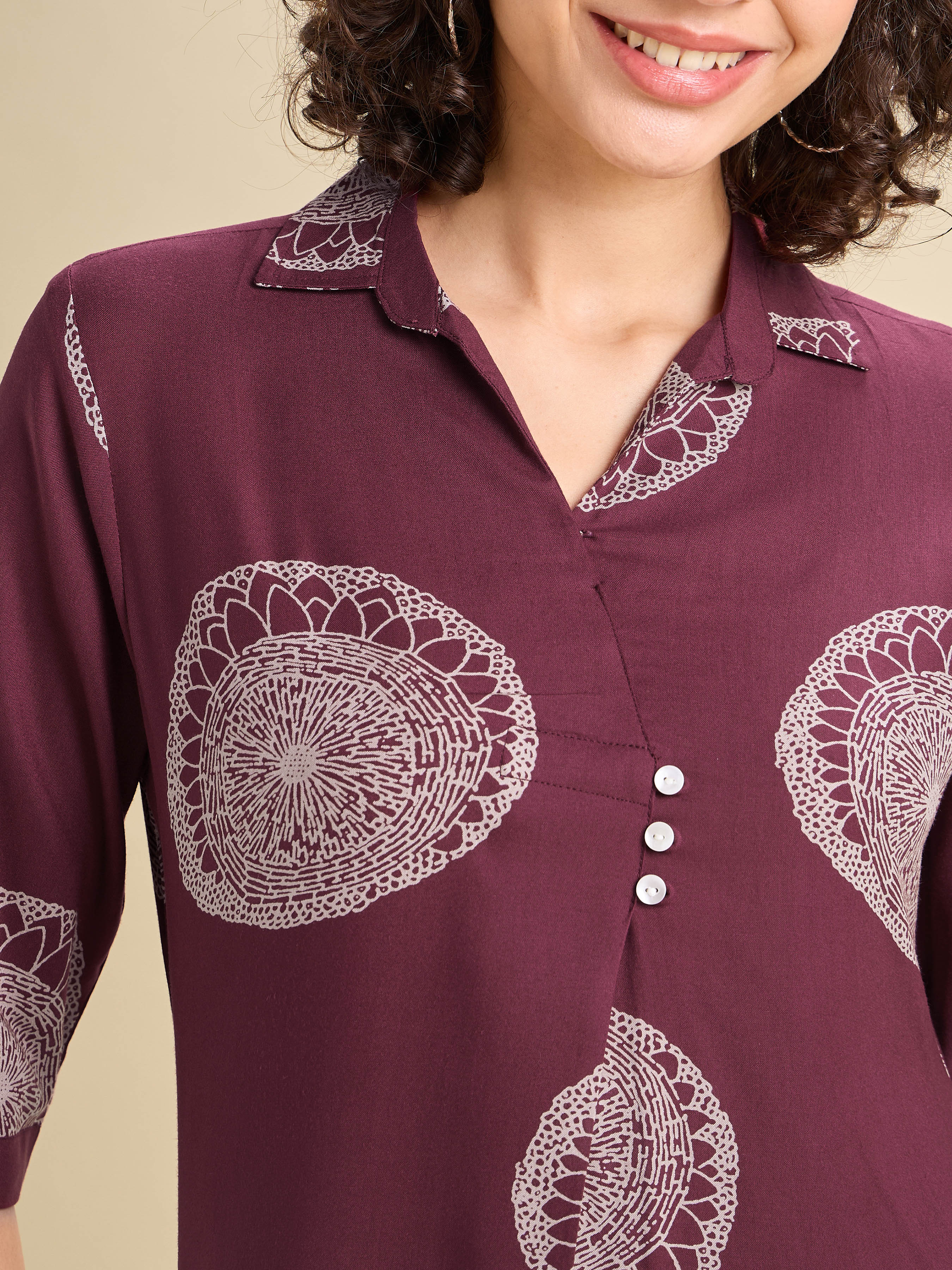 Maroon And White Viscose Printed Slitted Kurti