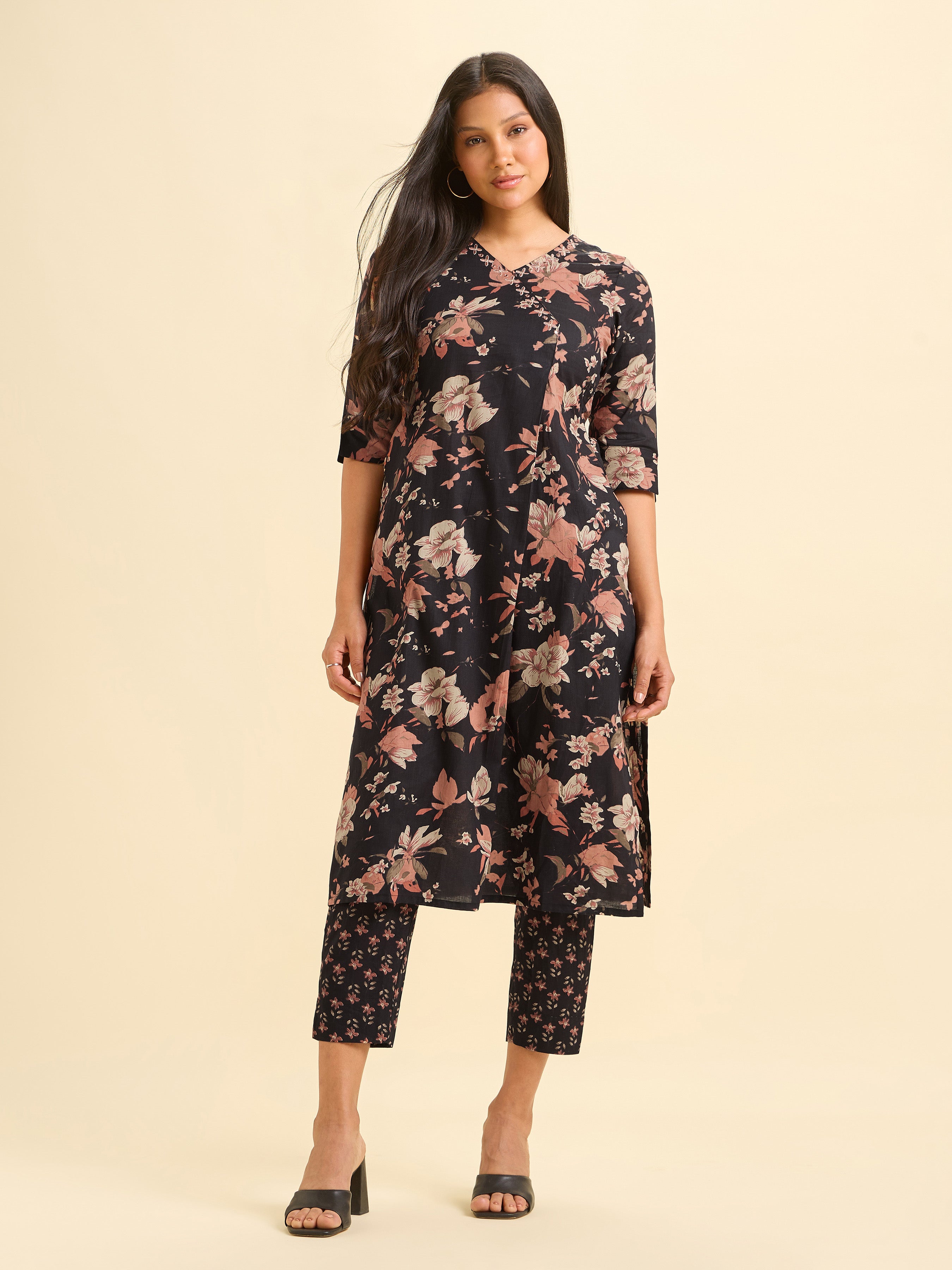 Black And Peach Colour Pure Cotton Printed Slited Kurti Set With Knife Pleat And Mirror Work
