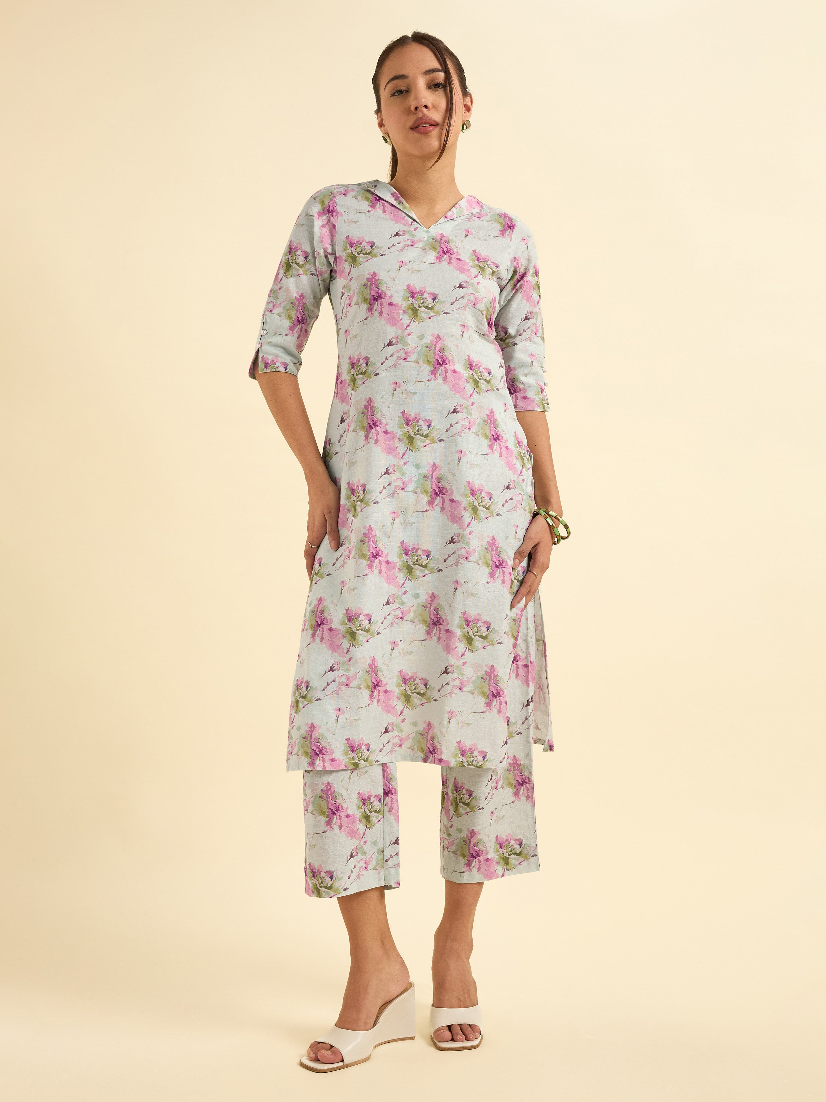 Ivory And Blue Cotton Flax Printed Kurti With Bottom