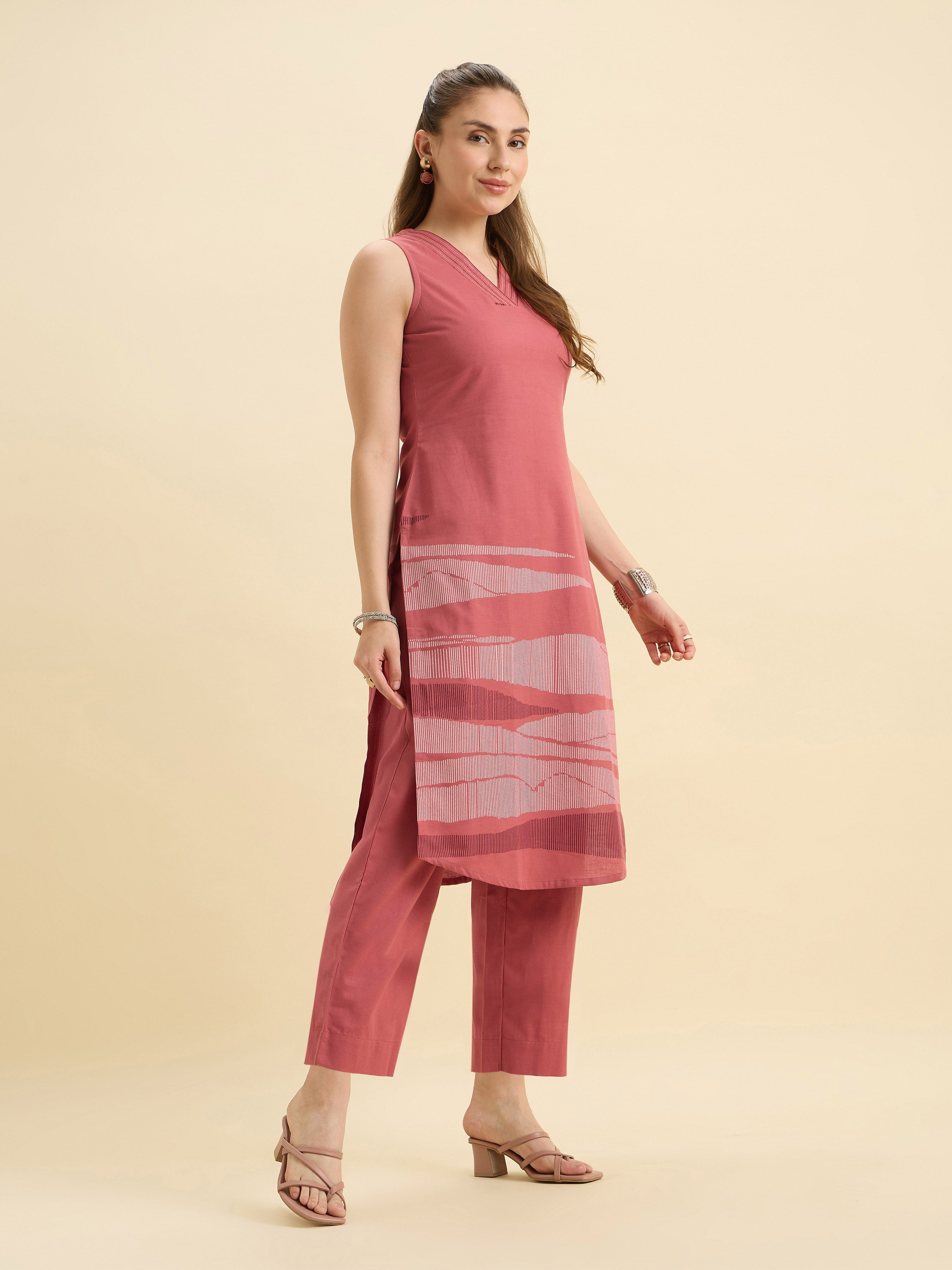 Blush Pink Cotton Flax Slub Placement Print Slited Sleeveless Kurti With Bottom And Embroidery