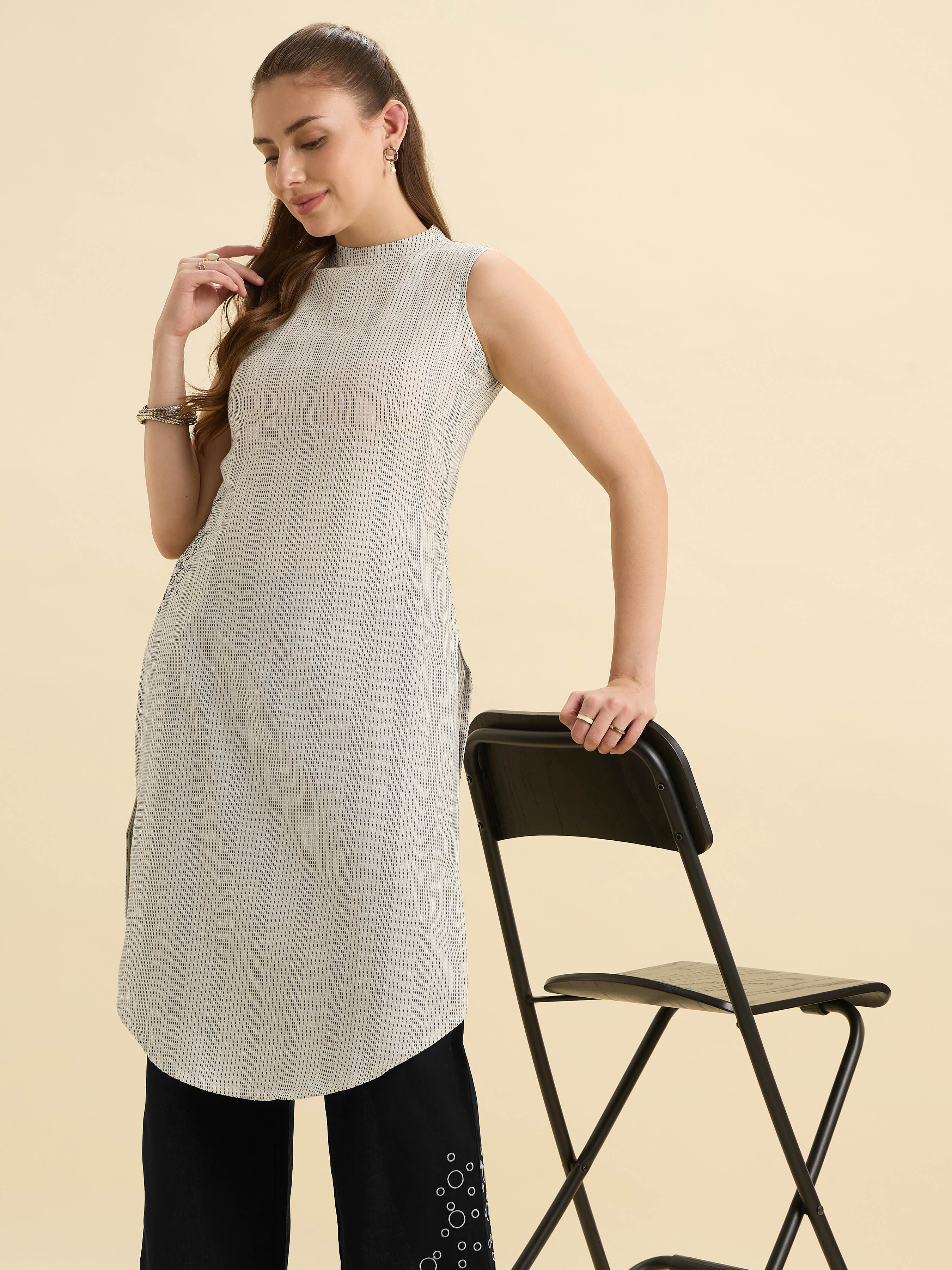 White Colour Cotton Flax Plain Slited Sleeveless Kurti Set With Embroidery