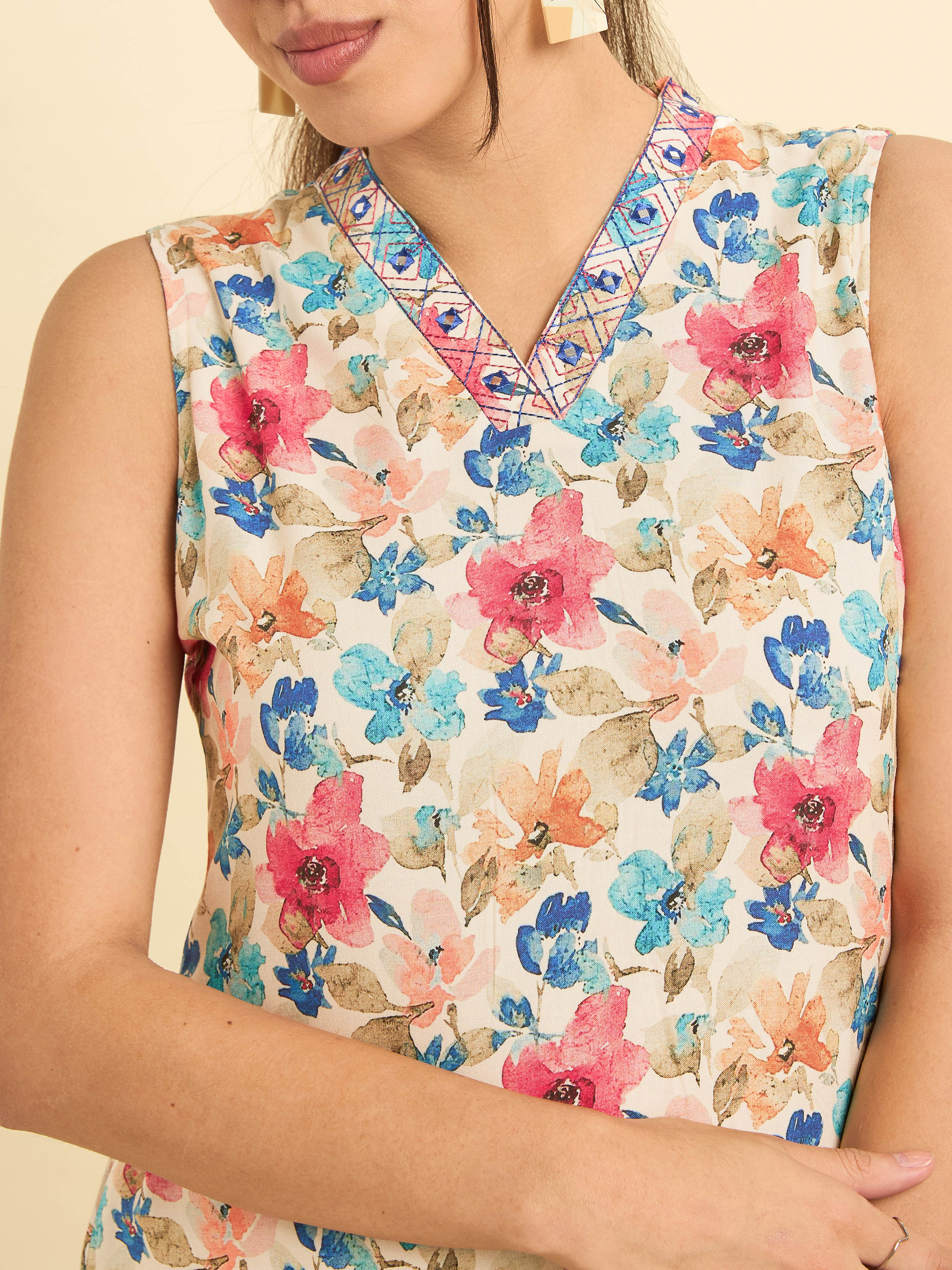 Ivory Multi Colour Cotton Flax Printed Sleeveless Kurti Set With Mirror Work Embroidery