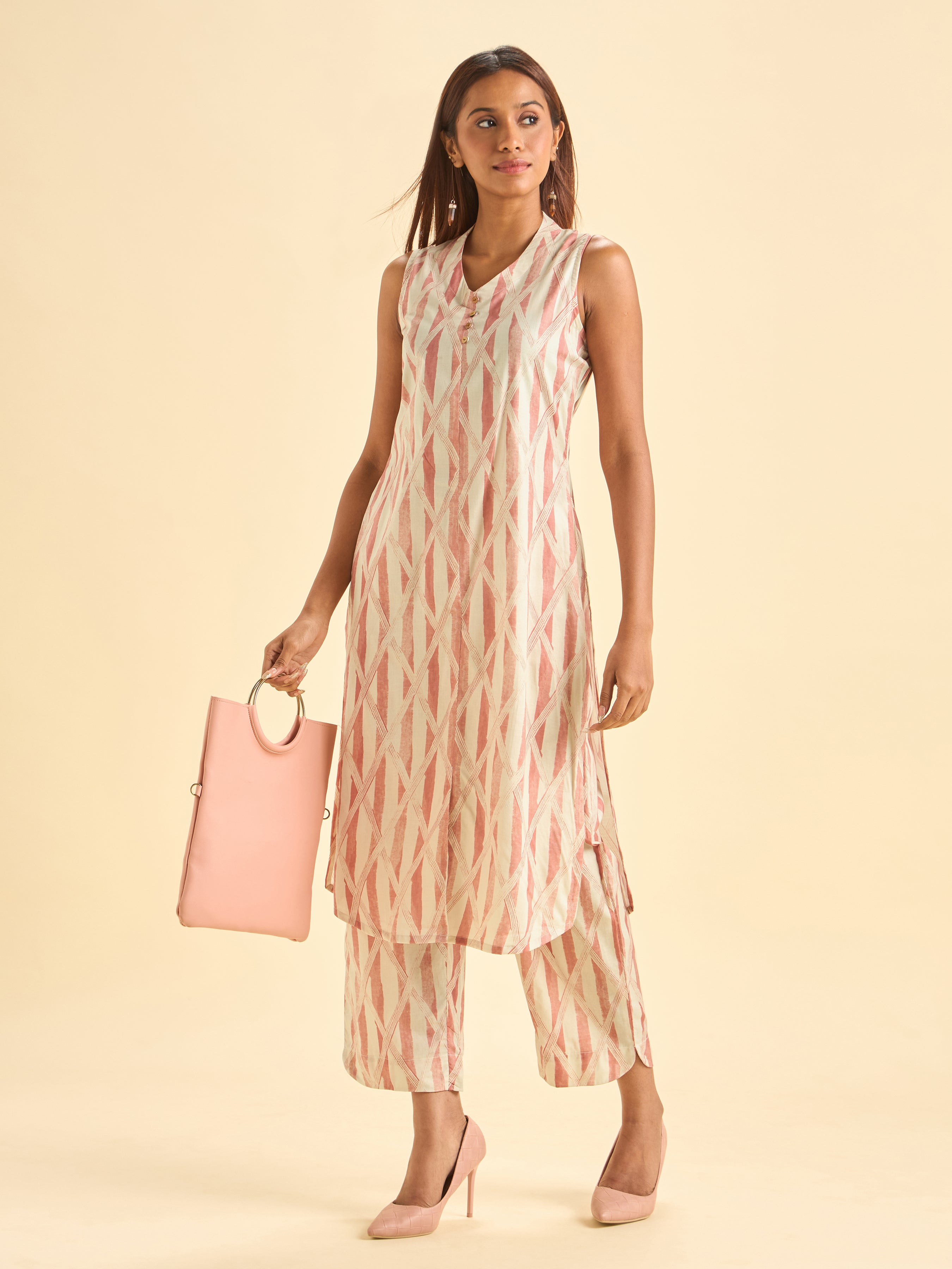 Ivory And Peach Pure Cotton Printed Sleeveless Slited Kurti Set With Liberty Cut