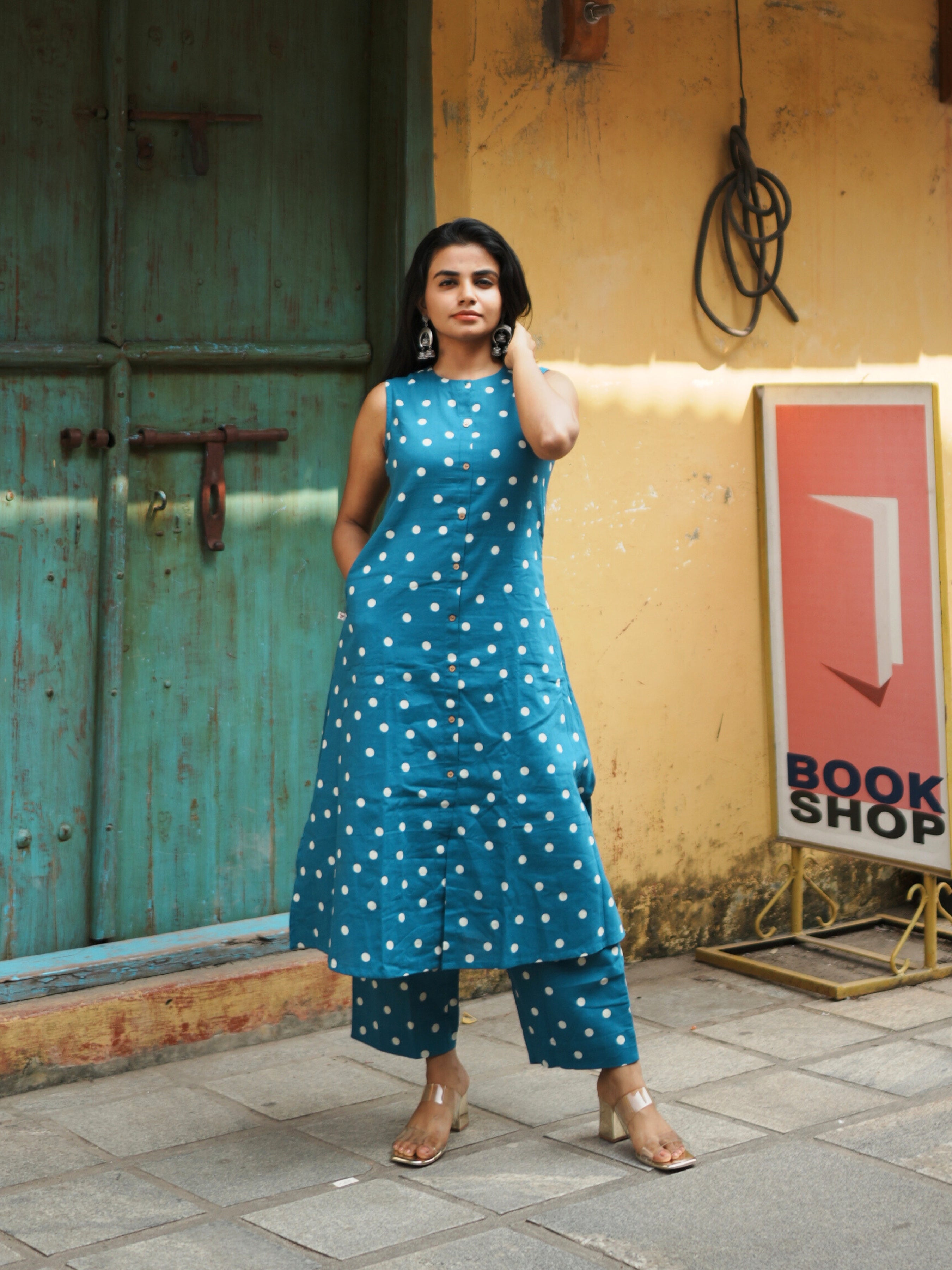 Classic Blue Ivory Cotton Flax Printed Flared Sleeveless Kurti Set With Centre Cut