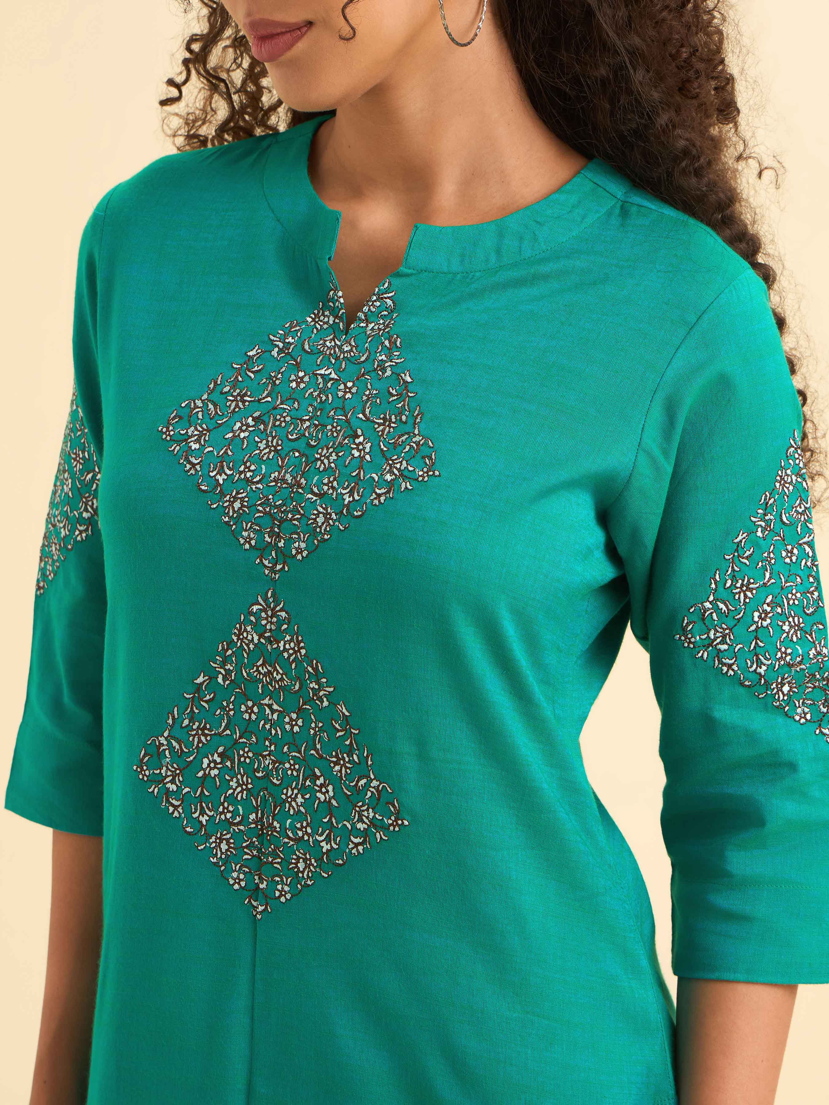 Aqua Green Cotton Viscose Slitted Kurti With Embroidery
