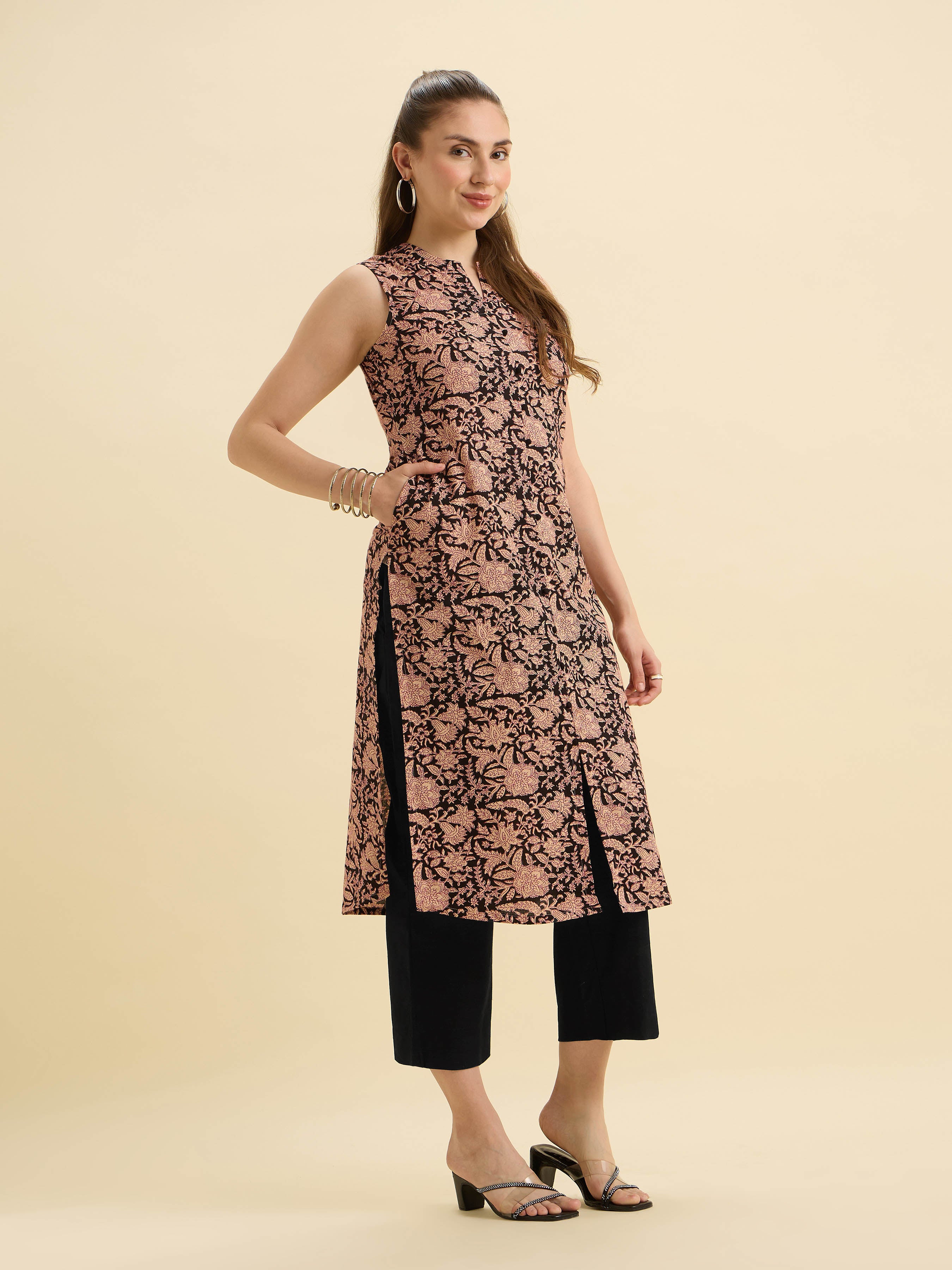 Black Multi Cotton Flax Printed Slit Kurti Set With Curved Hemline And Plain Bottom