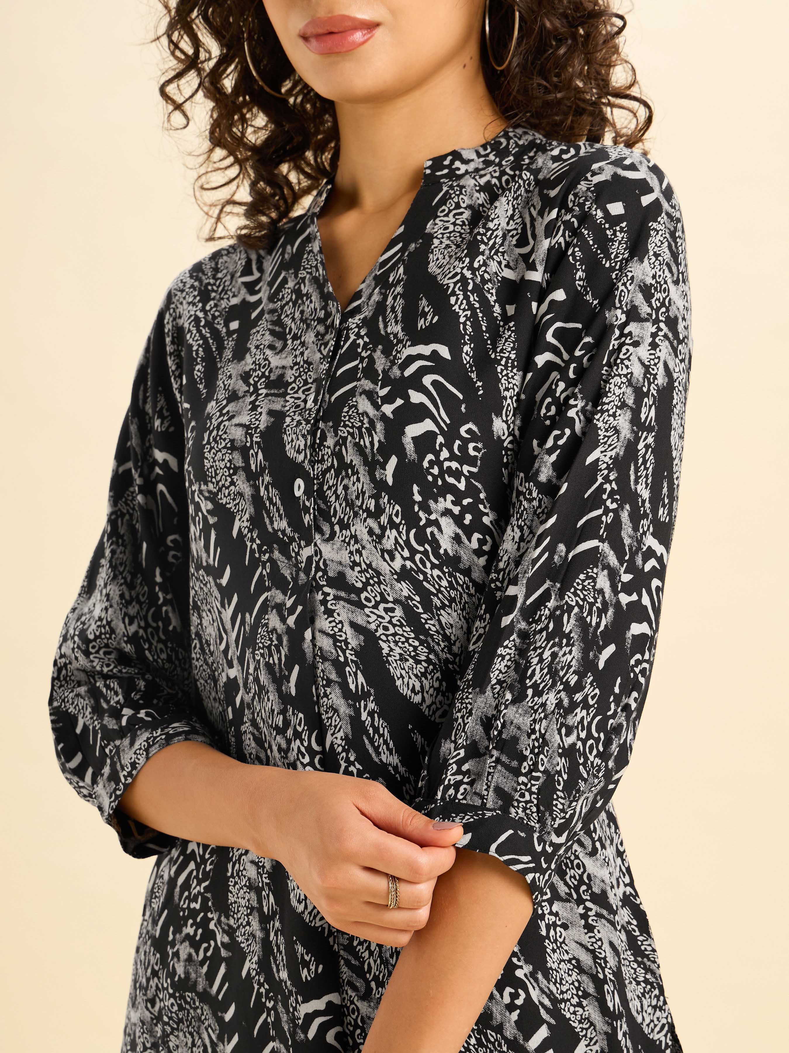 Black And White Viscose Printed Kurti Set With High- Low Hem