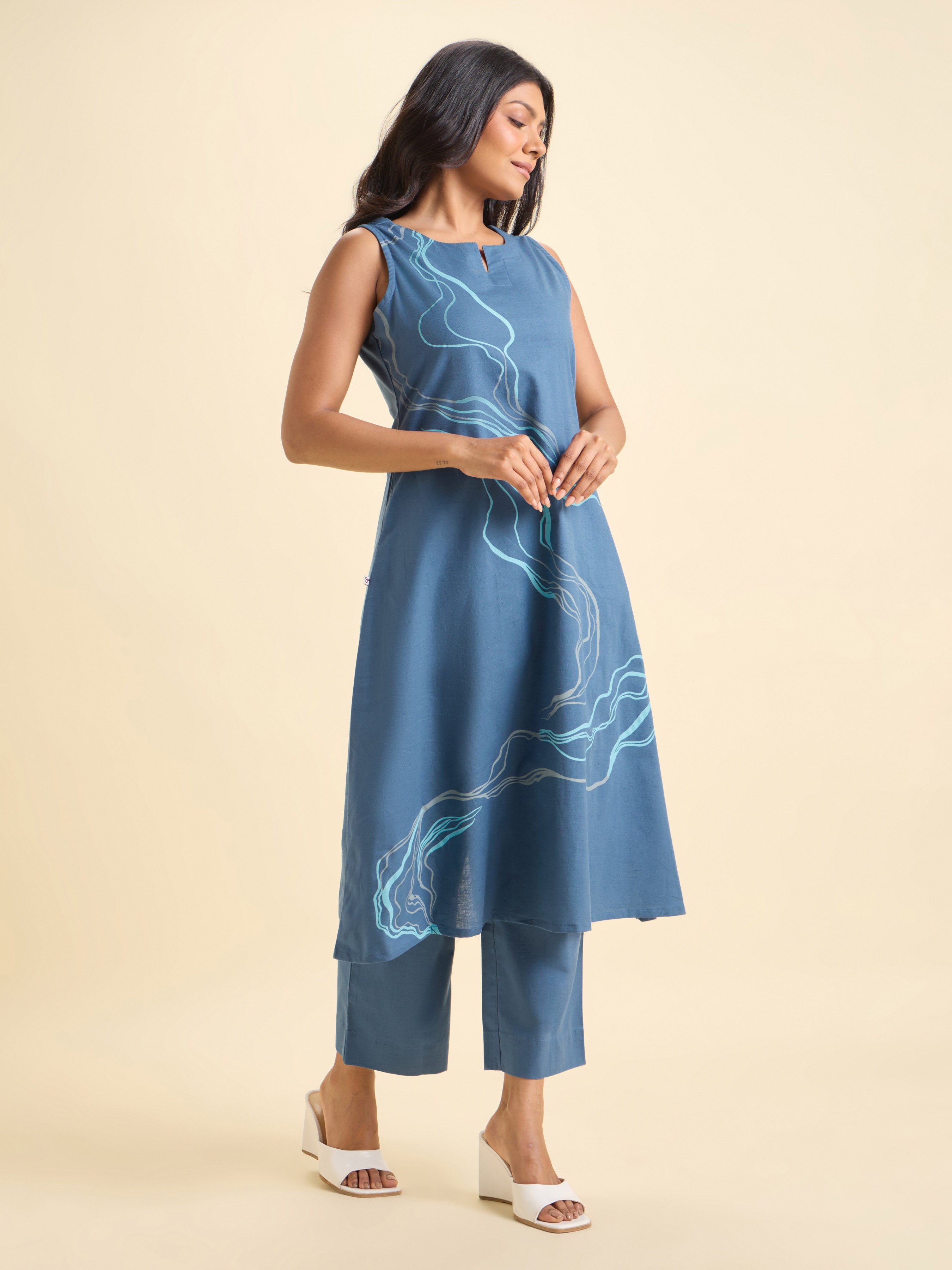 Blue Cotton Flax Kurti Set With Placement Print