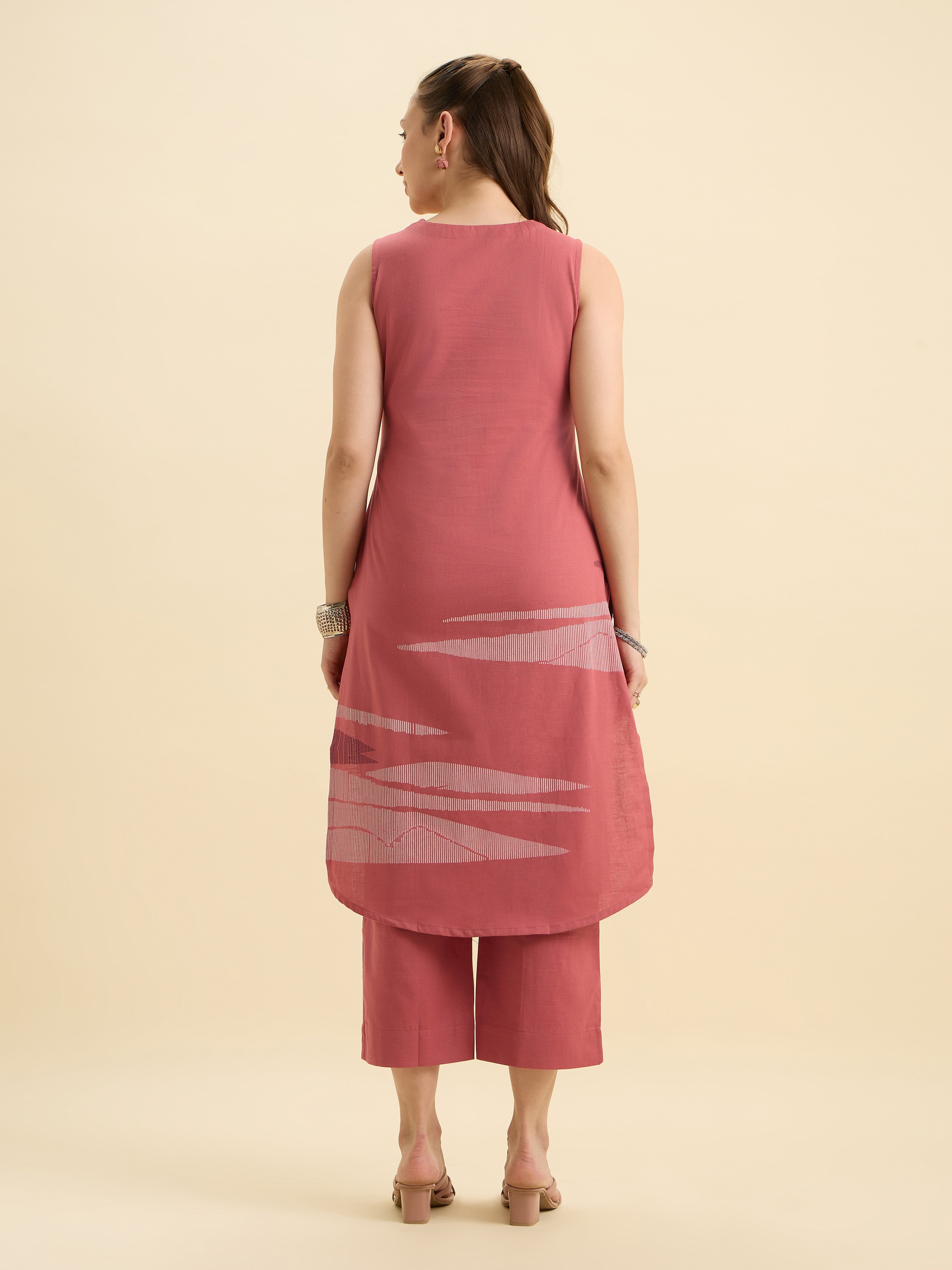 Blush Pink Cotton Flax Slub Placement Print Slited Sleeveless Kurti With Bottom And Embroidery