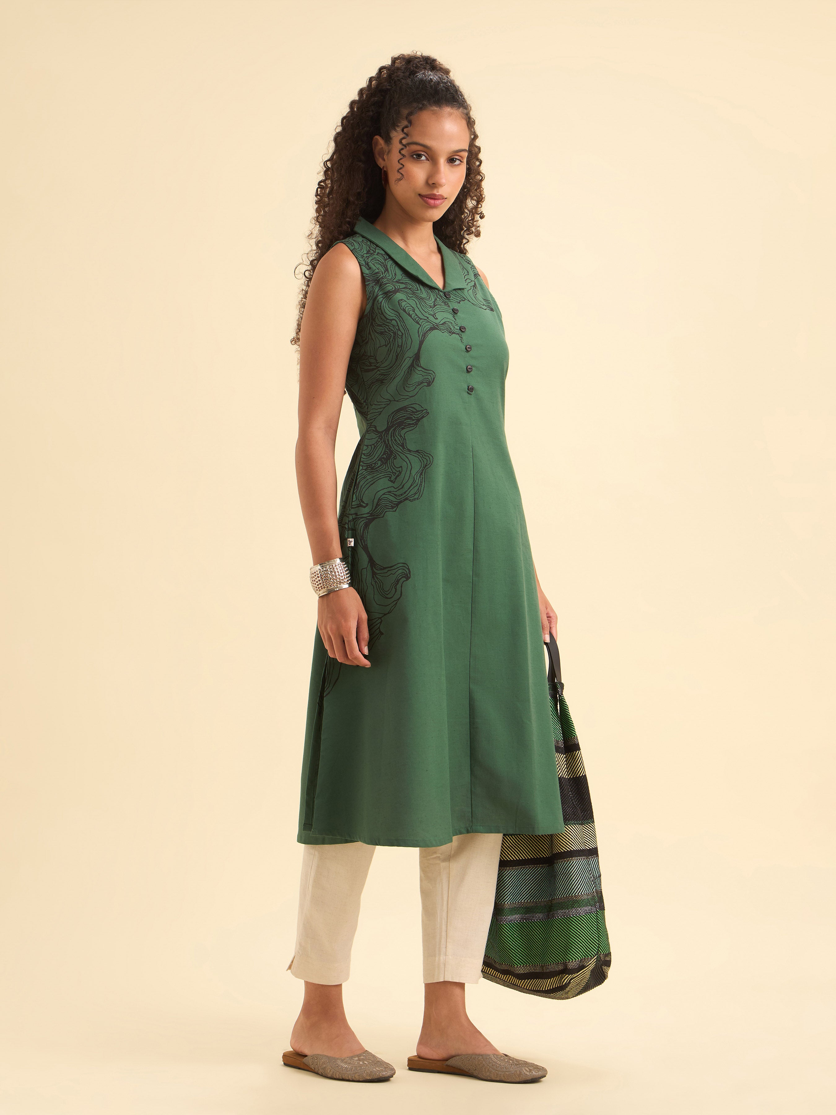 Green Cotton Flax Plain Flared Sleeveless Kurti With Placement Print