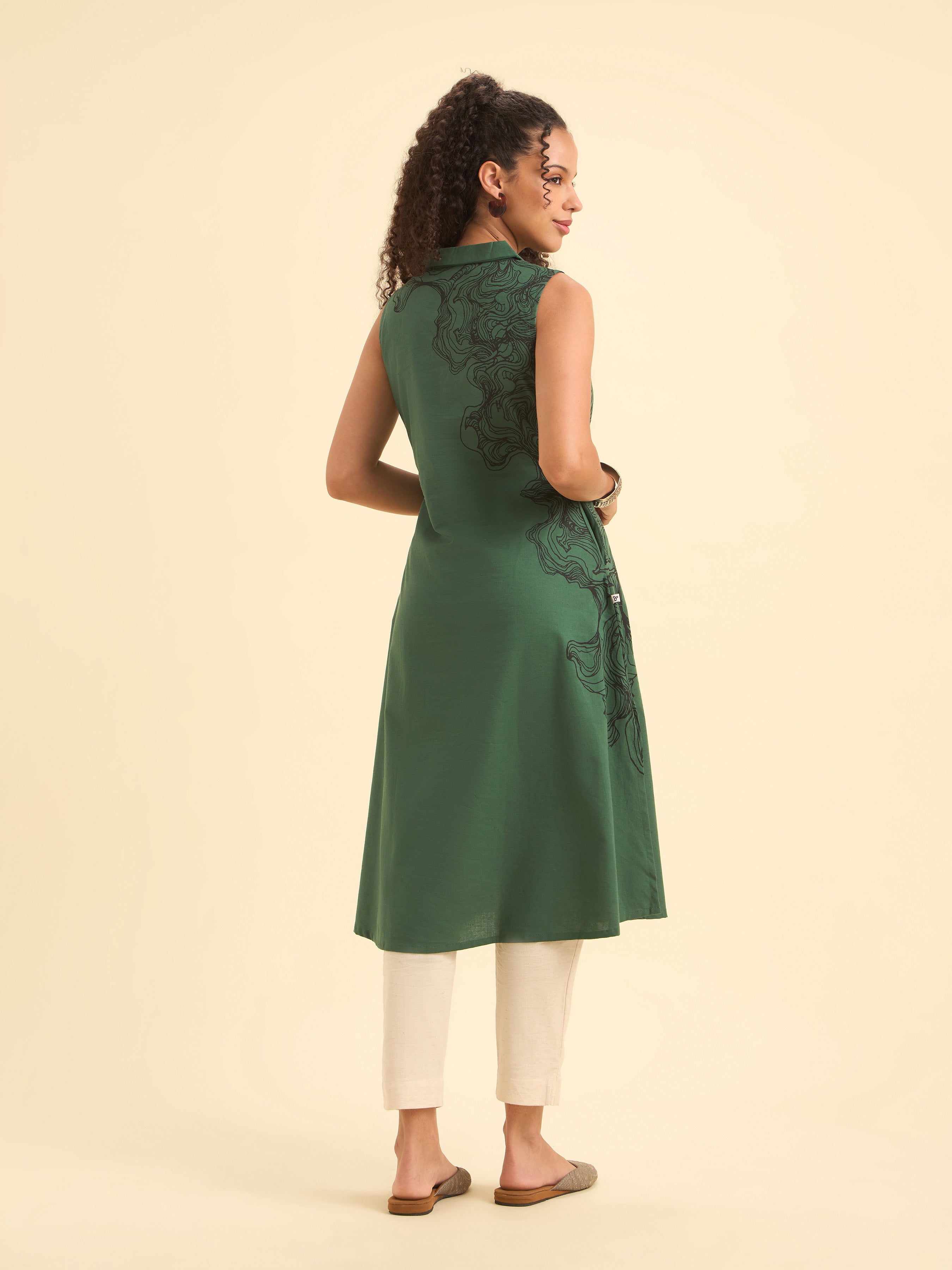 Green Cotton Flax Plain Flared Sleeveless Kurti With Placement Print