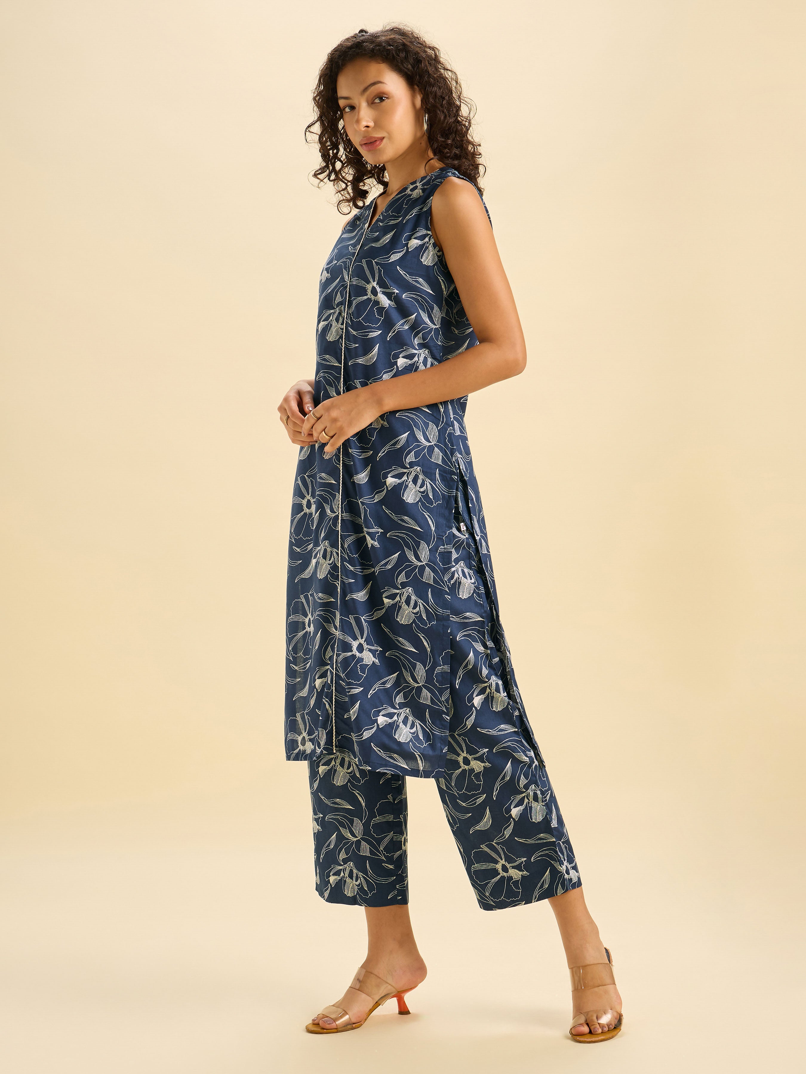 Navy White Cotton Printed Sleeveless Slitted Kurti Set With Lace