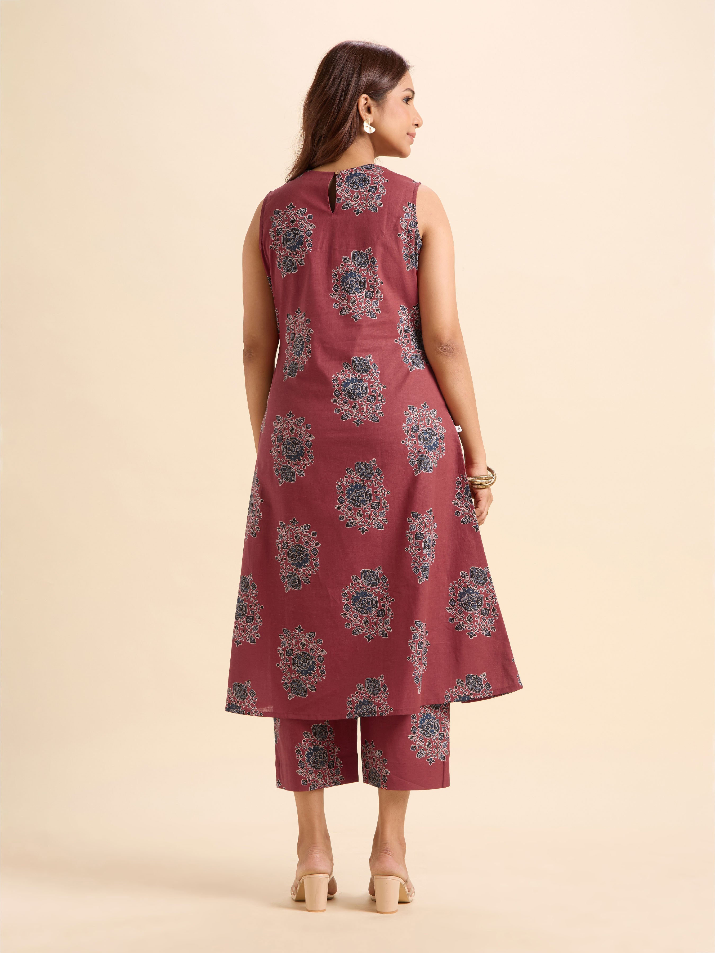 Red And Blue Cotton Flax Printed Flared Princess Cut Kurti Set