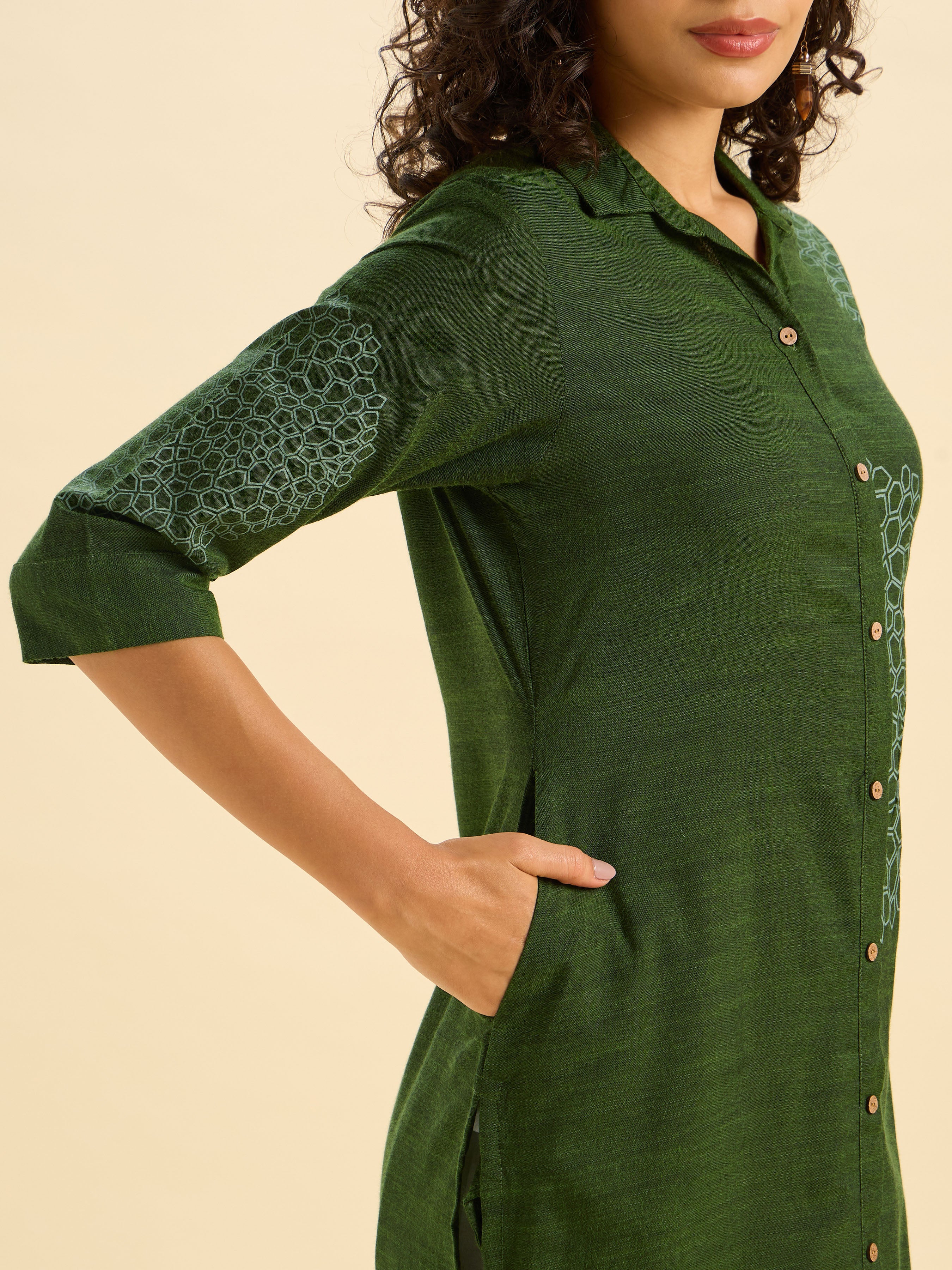 Green Cotton Viscose Slited Kurti With Placement Print