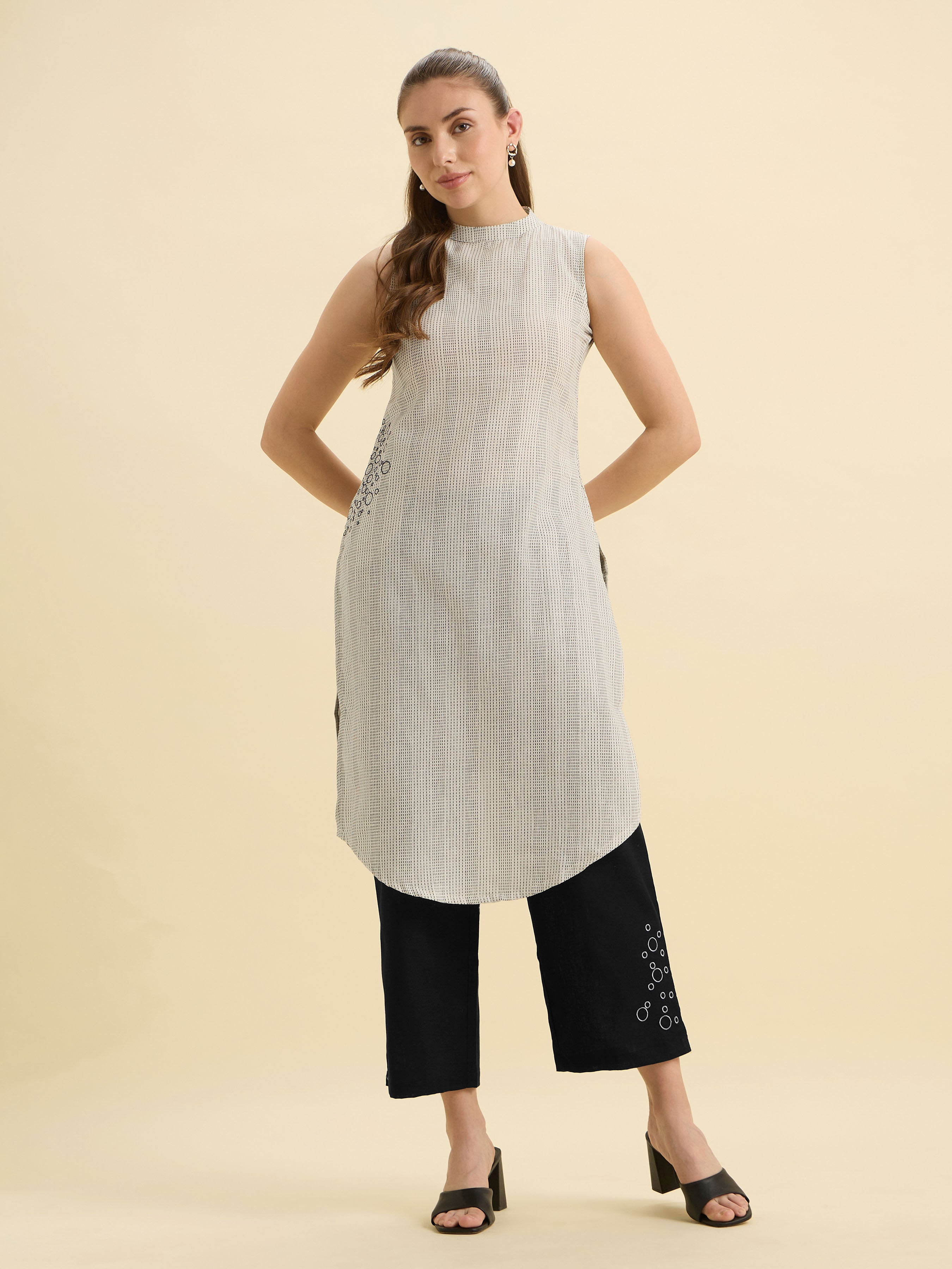 White Colour Cotton Flax Plain Slited Sleeveless Kurti Set With Embroidery